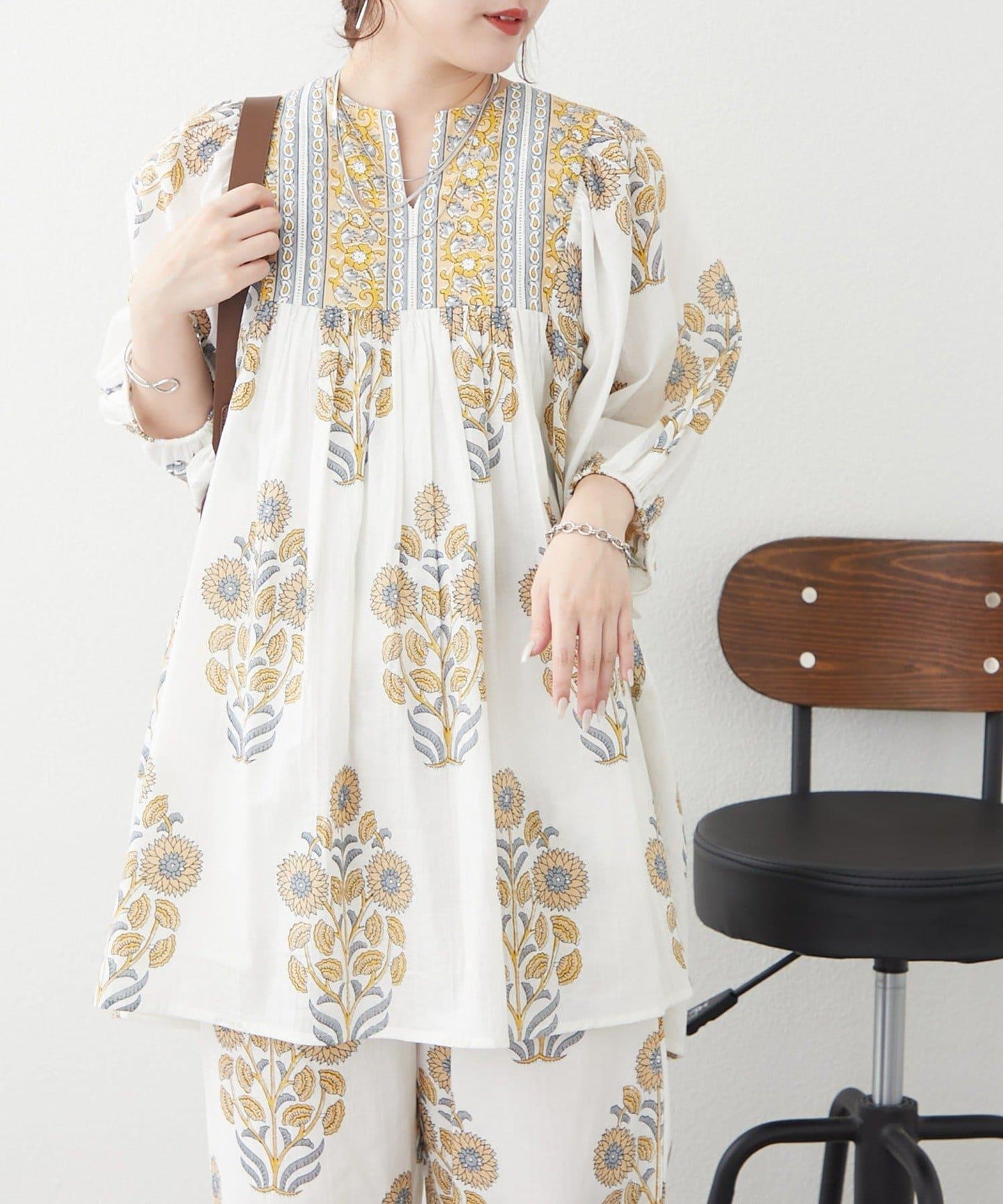 花卉圖案長款設計 襯衫上衣