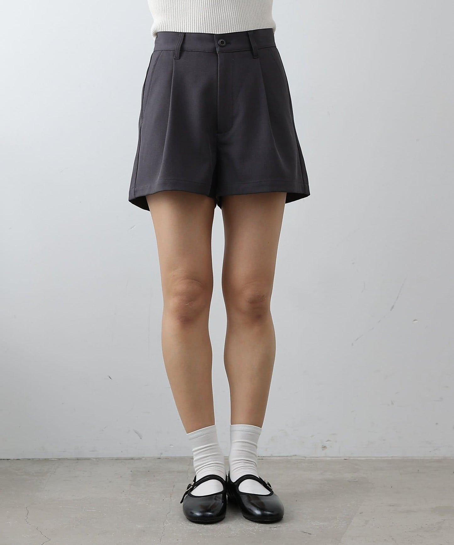 單褶設計 西裝面料 短款西裝短褲