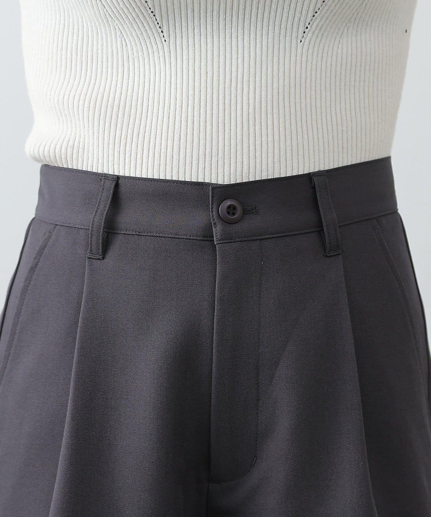 單褶設計 西裝面料 短款西裝短褲