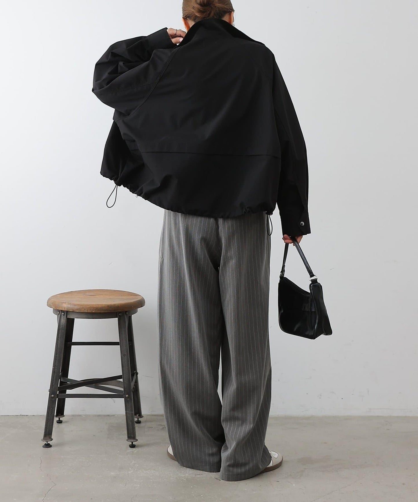 下襬抽繩拉鍊夾克