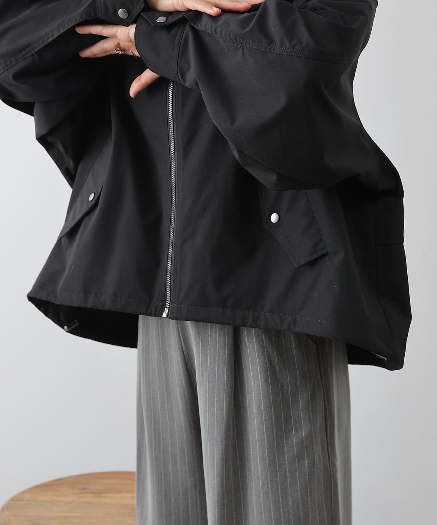 下襬抽繩拉鍊夾克
