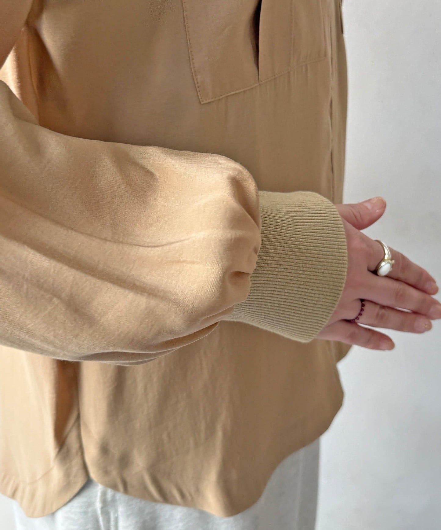 無領夾克風設計襯衫