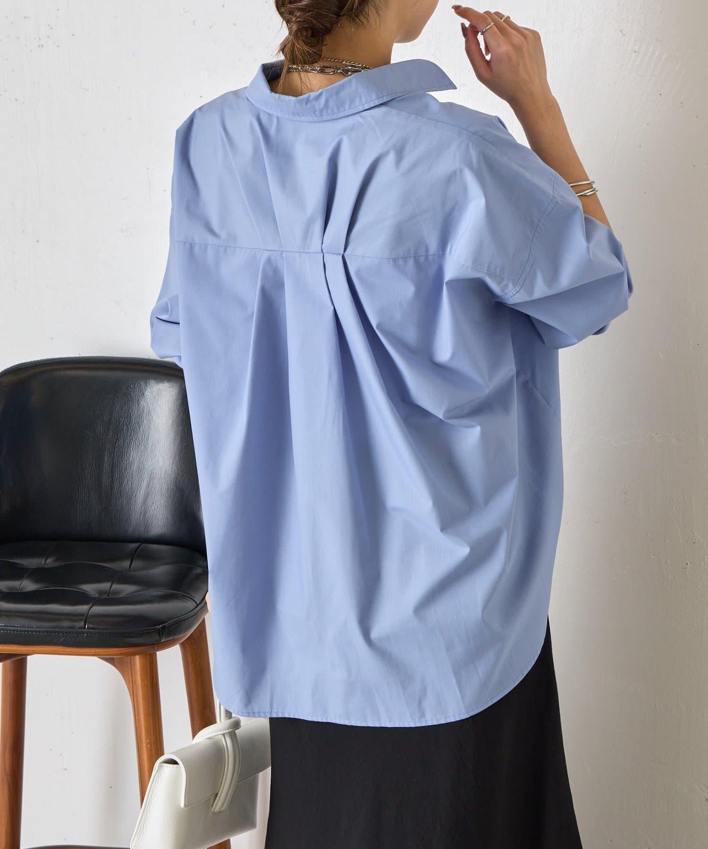 後褶設計寬鬆襯衫