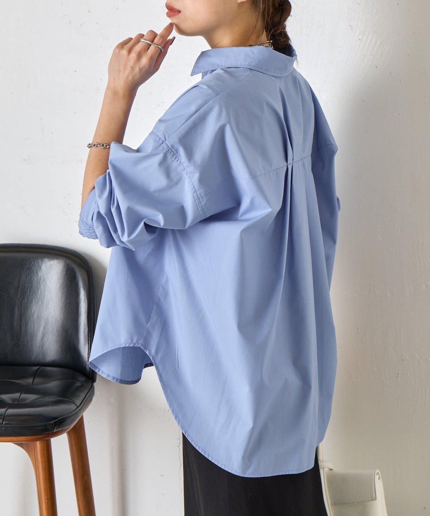 後褶設計寬鬆襯衫