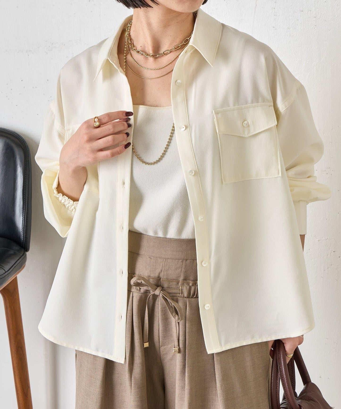 袖口抽褶 雙口袋 襯衫