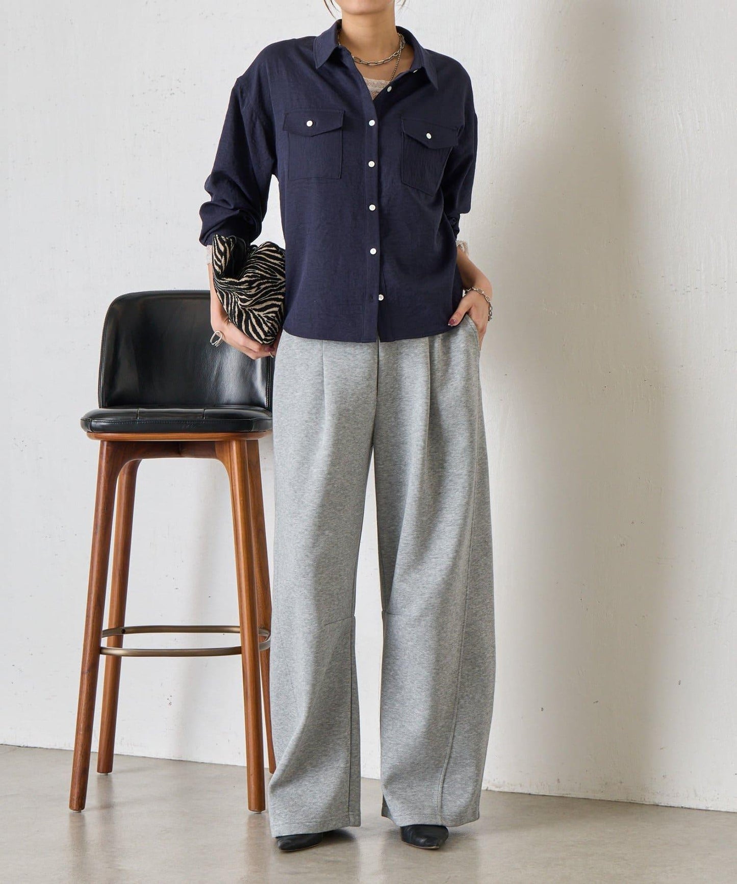 袖口抽褶 雙口袋 襯衫