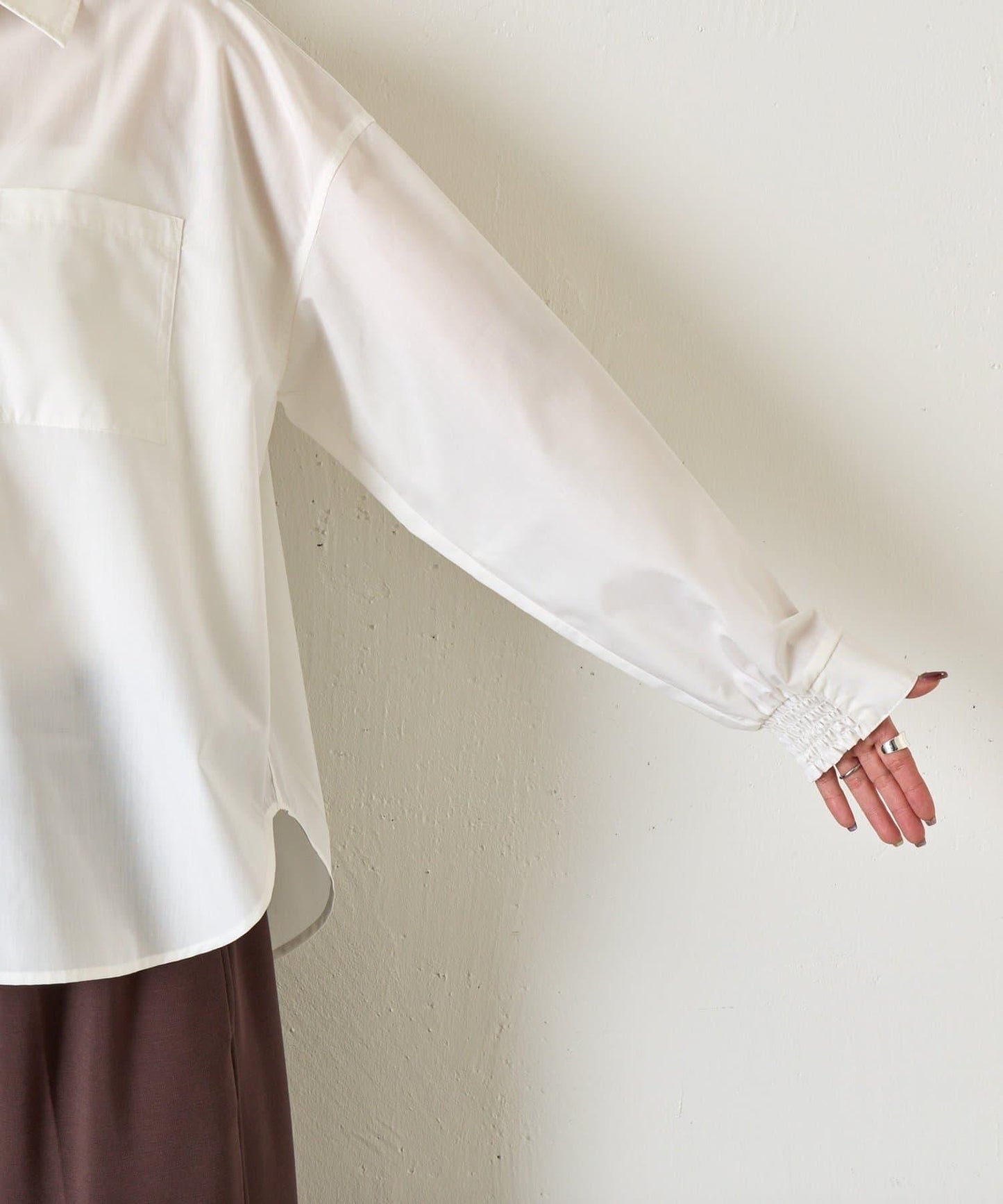 後褶設計寬鬆襯衫