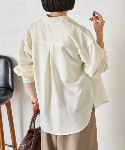 袖口抽褶 雙口袋 襯衫