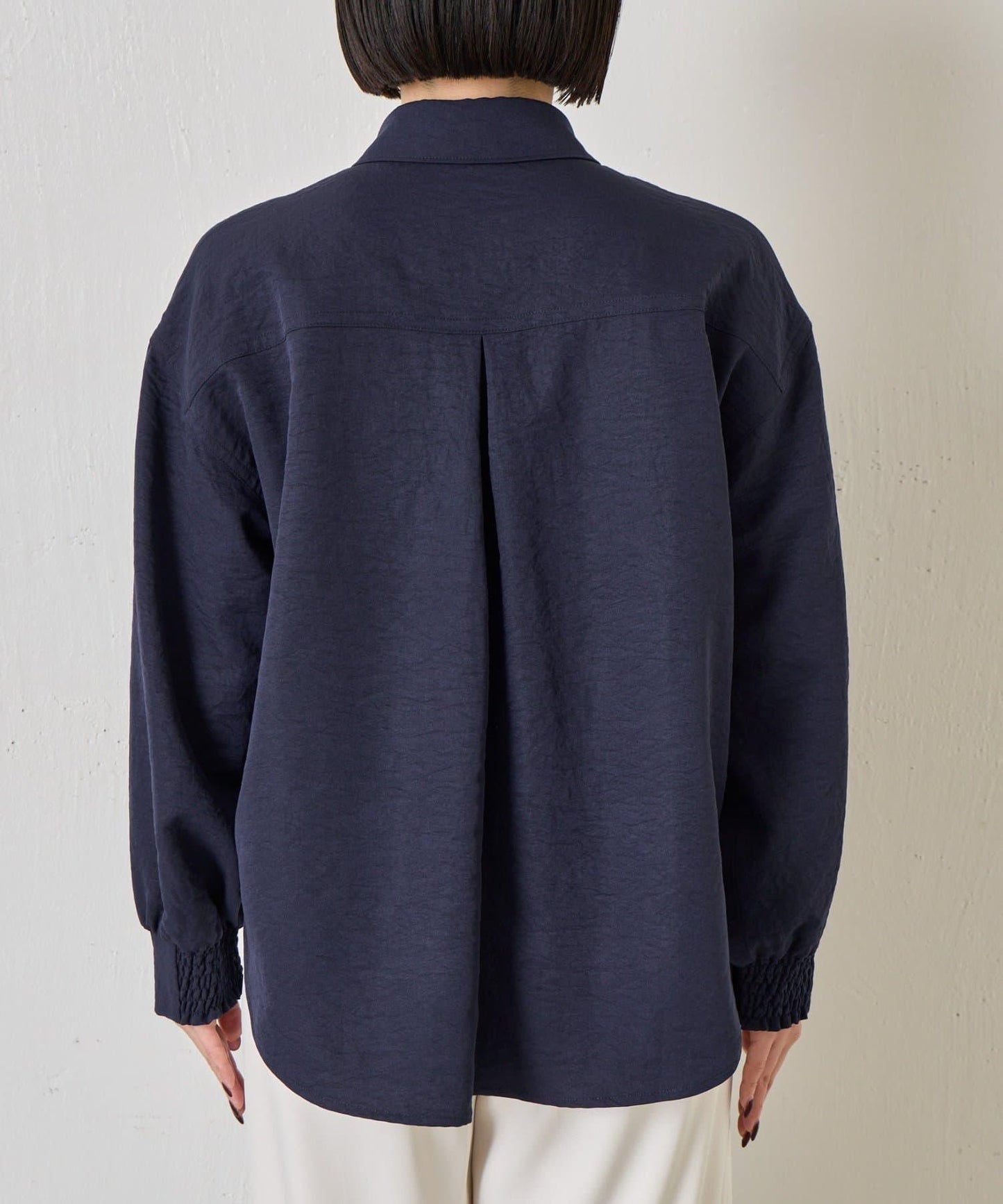 袖口抽褶 雙口袋 襯衫