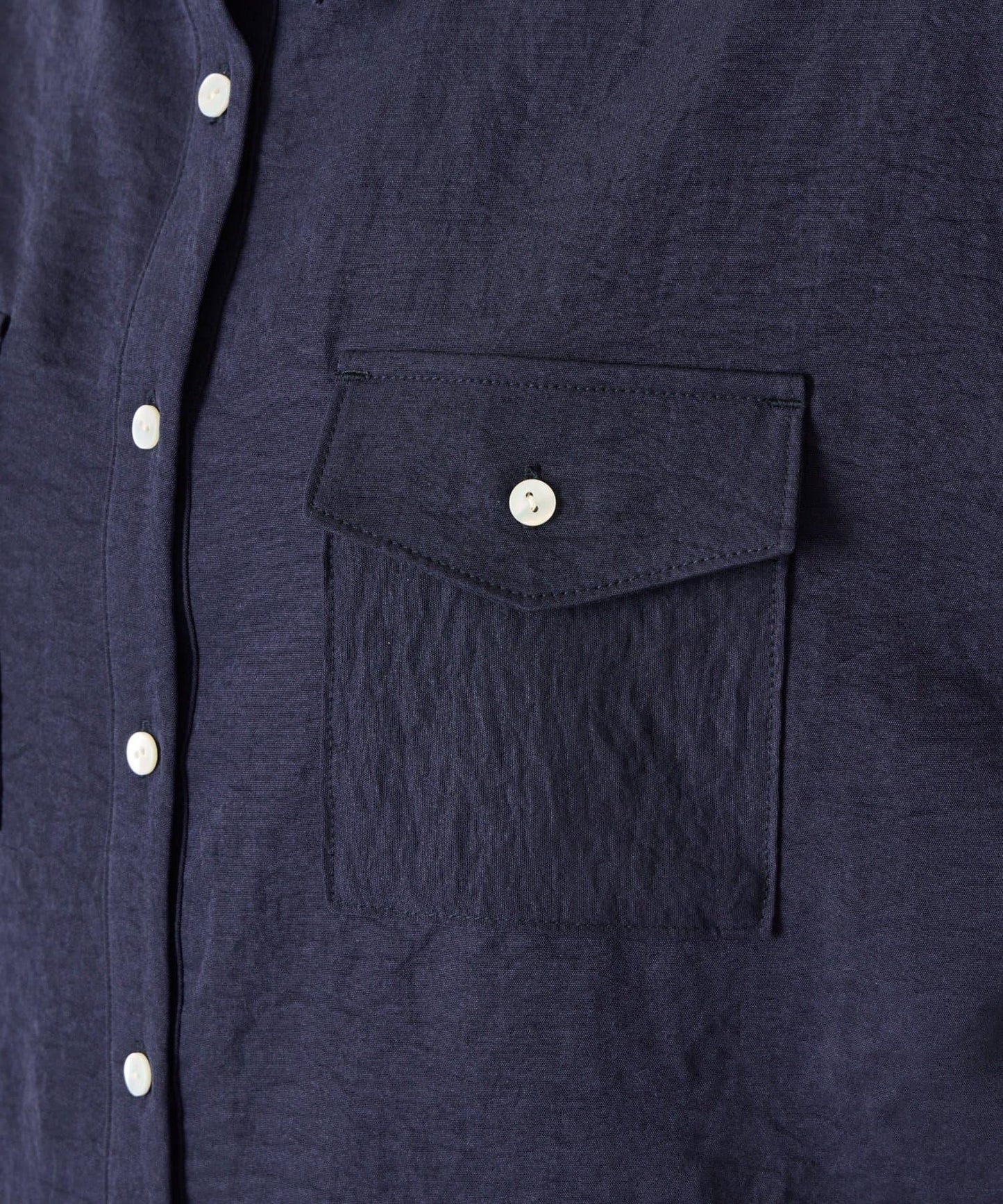 袖口抽褶 雙口袋 襯衫