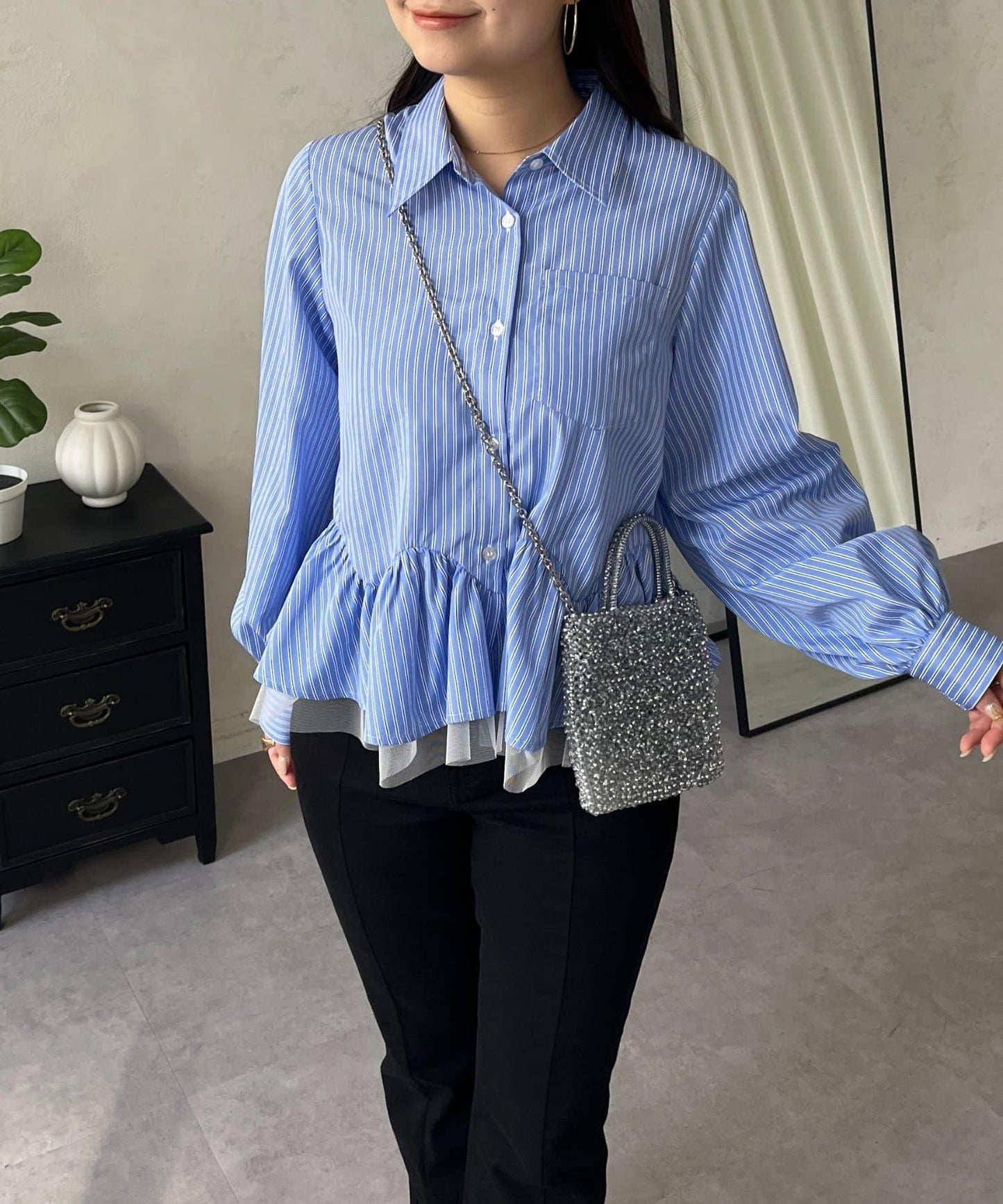 下襬荷葉邊網紗泡泡袖襯衫