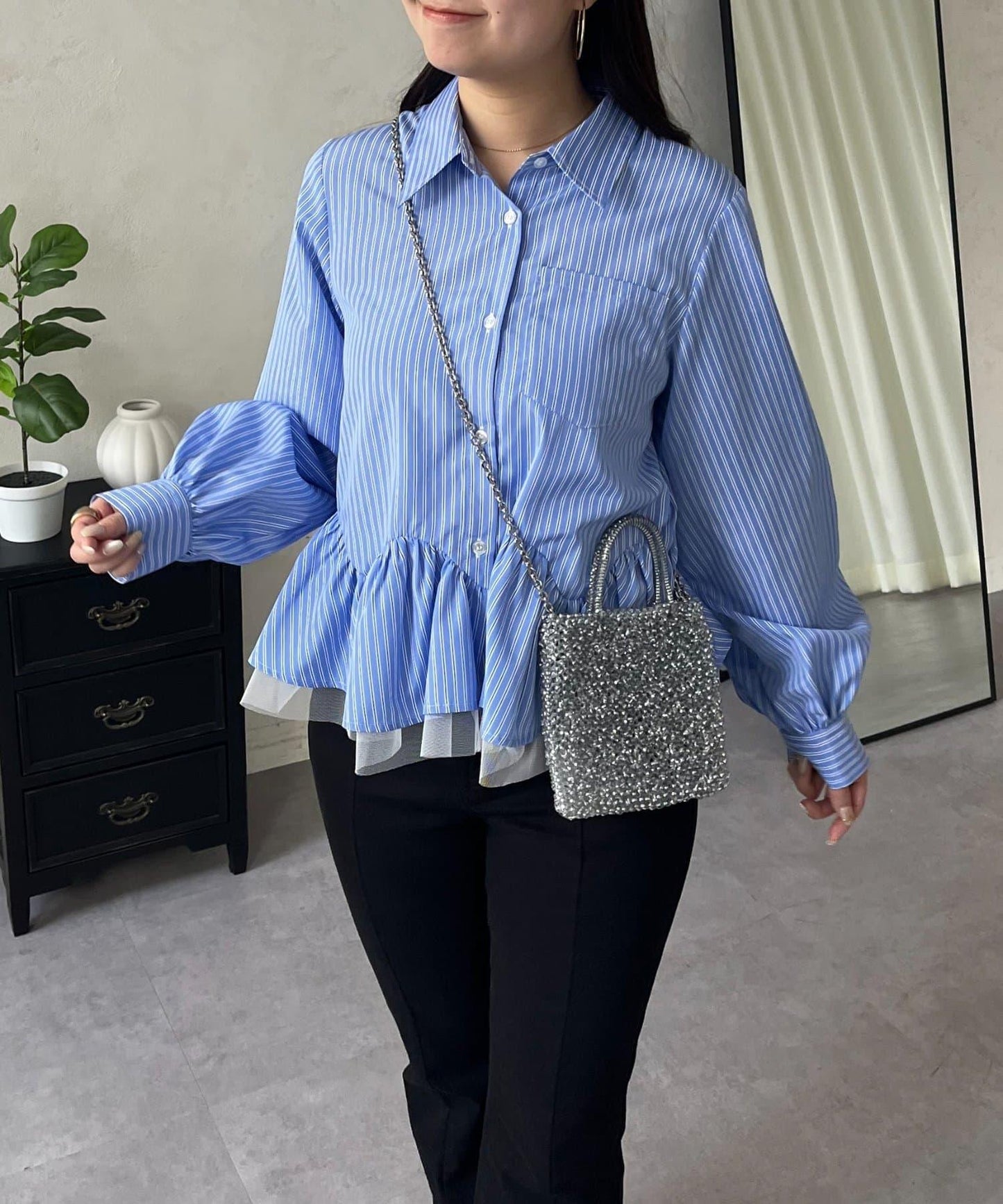 下襬荷葉邊網紗泡泡袖襯衫