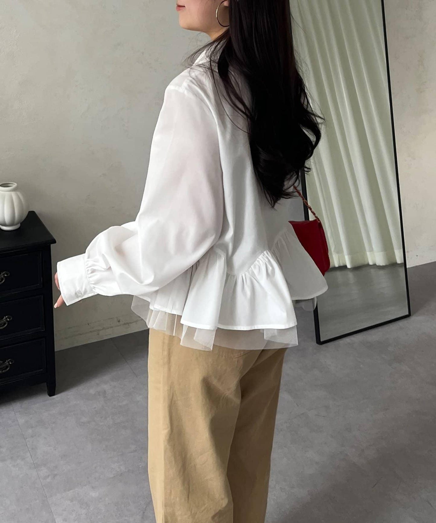 下襬荷葉邊網紗泡泡袖襯衫