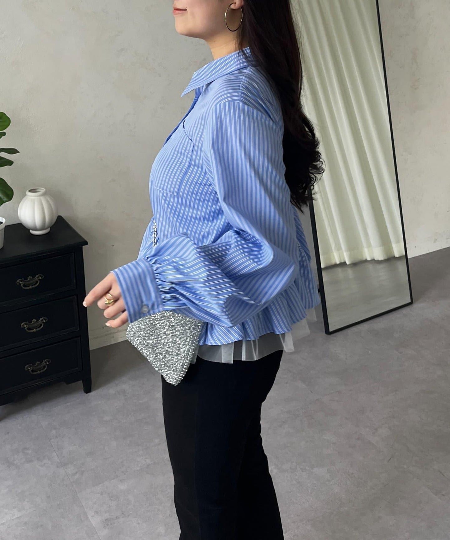 下襬荷葉邊網紗泡泡袖襯衫