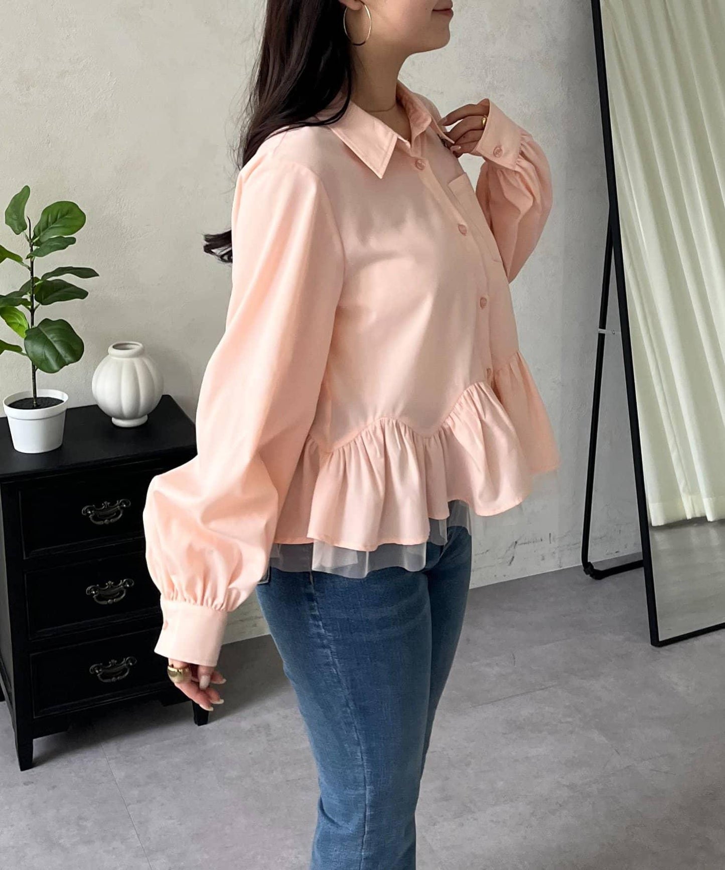 下襬荷葉邊網紗泡泡袖襯衫