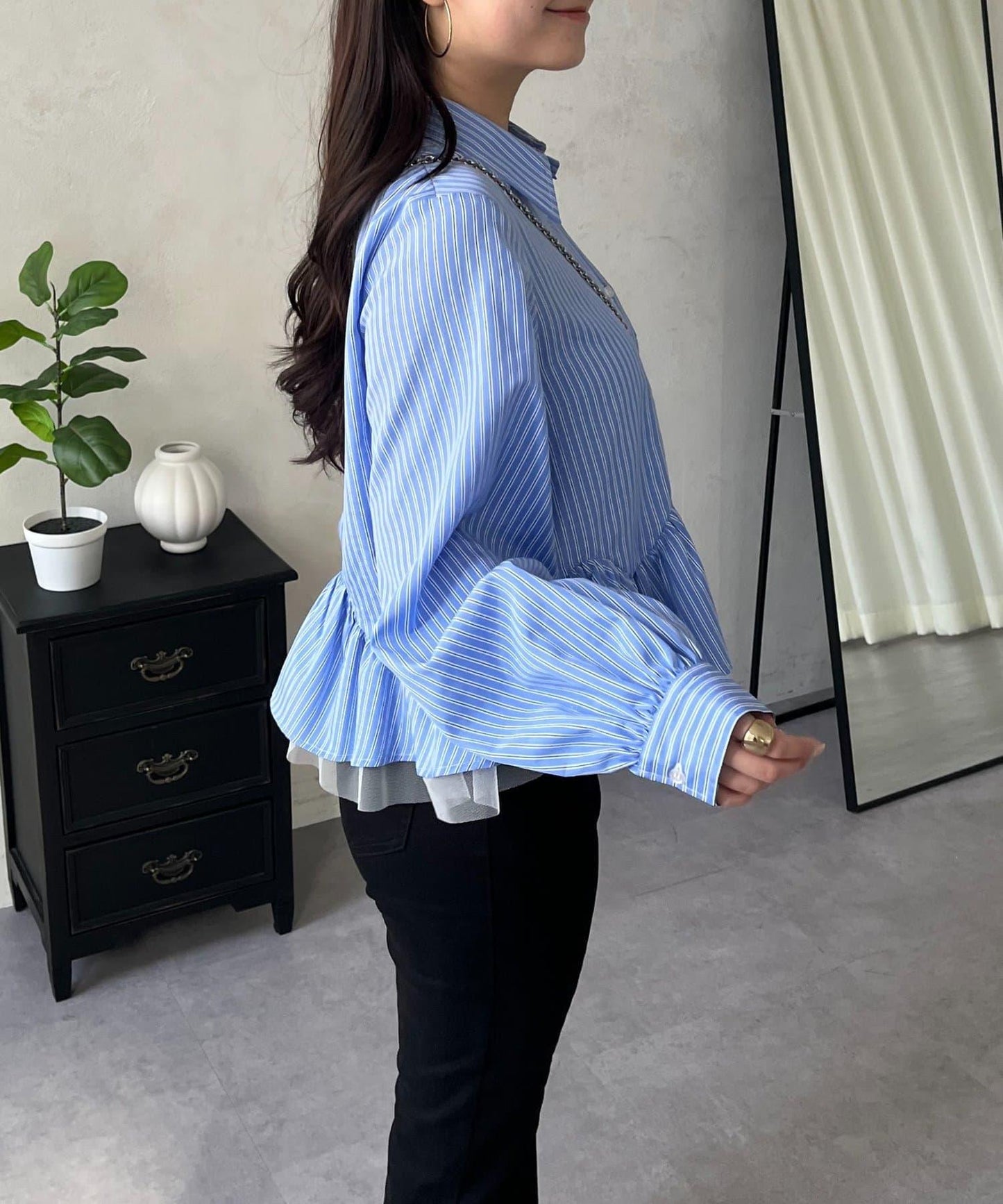 下襬荷葉邊網紗泡泡袖襯衫