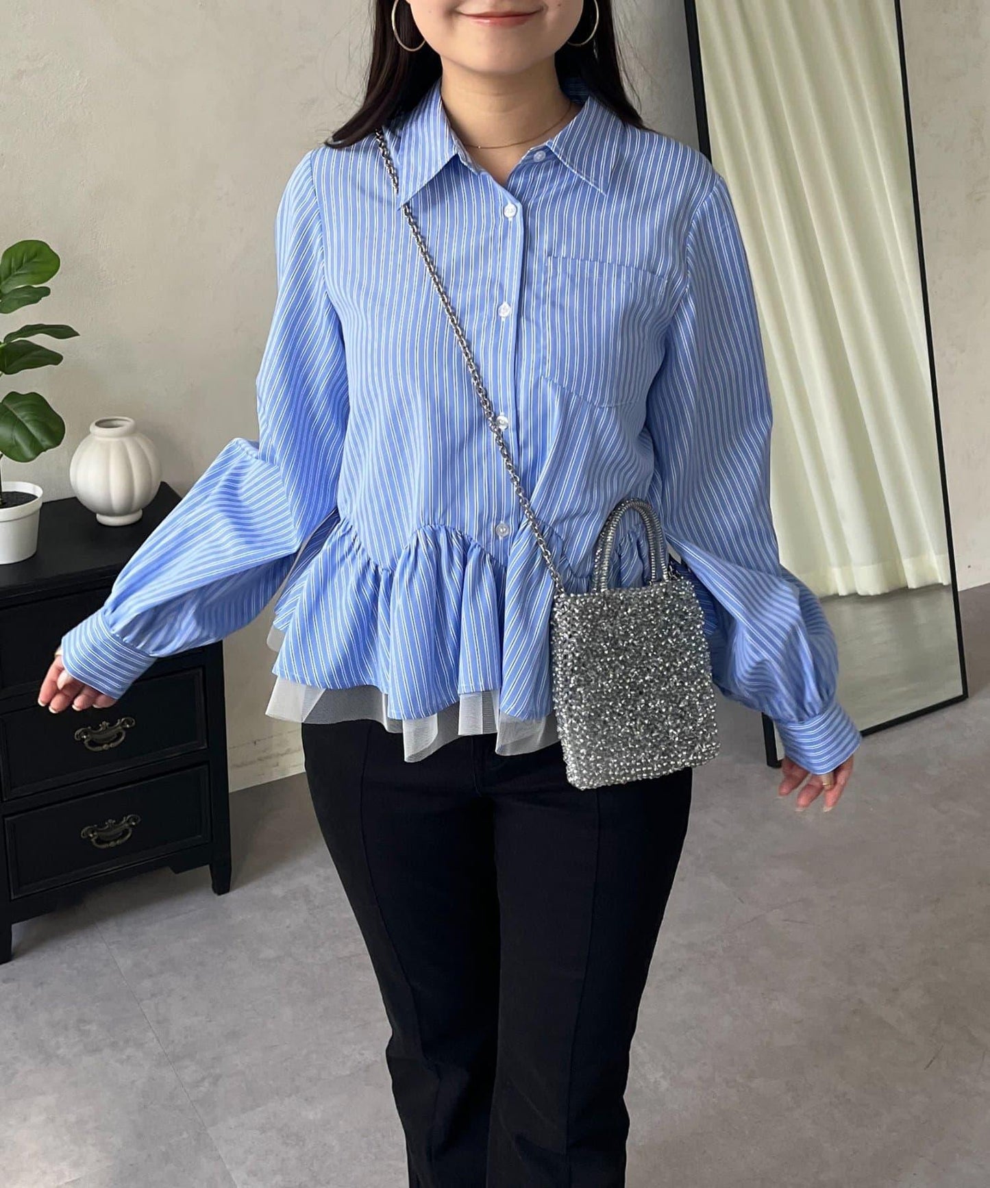 下襬荷葉邊網紗泡泡袖襯衫