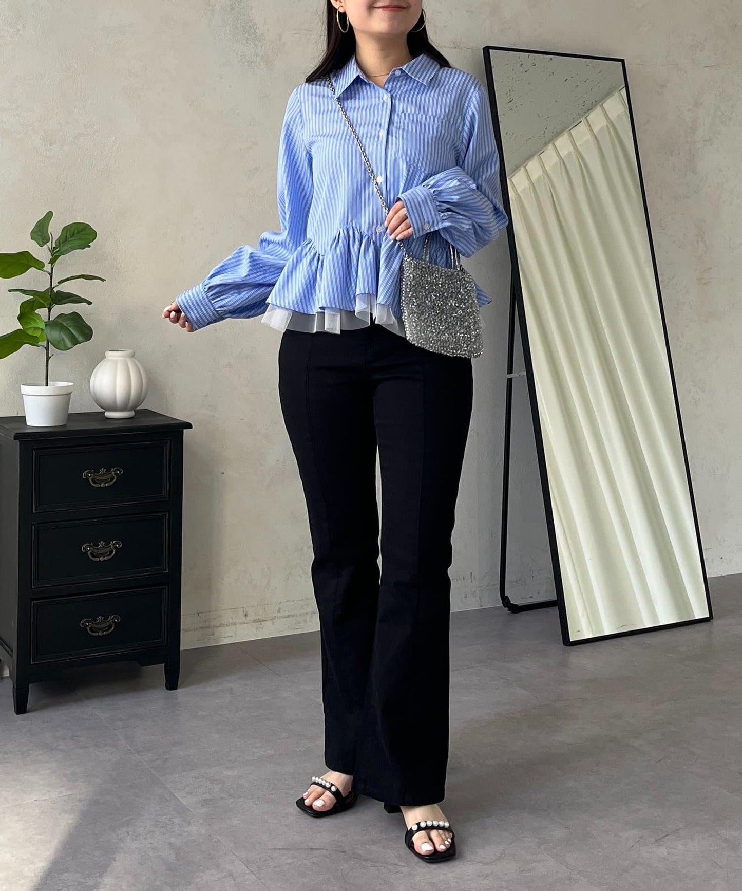 下襬荷葉邊網紗泡泡袖襯衫