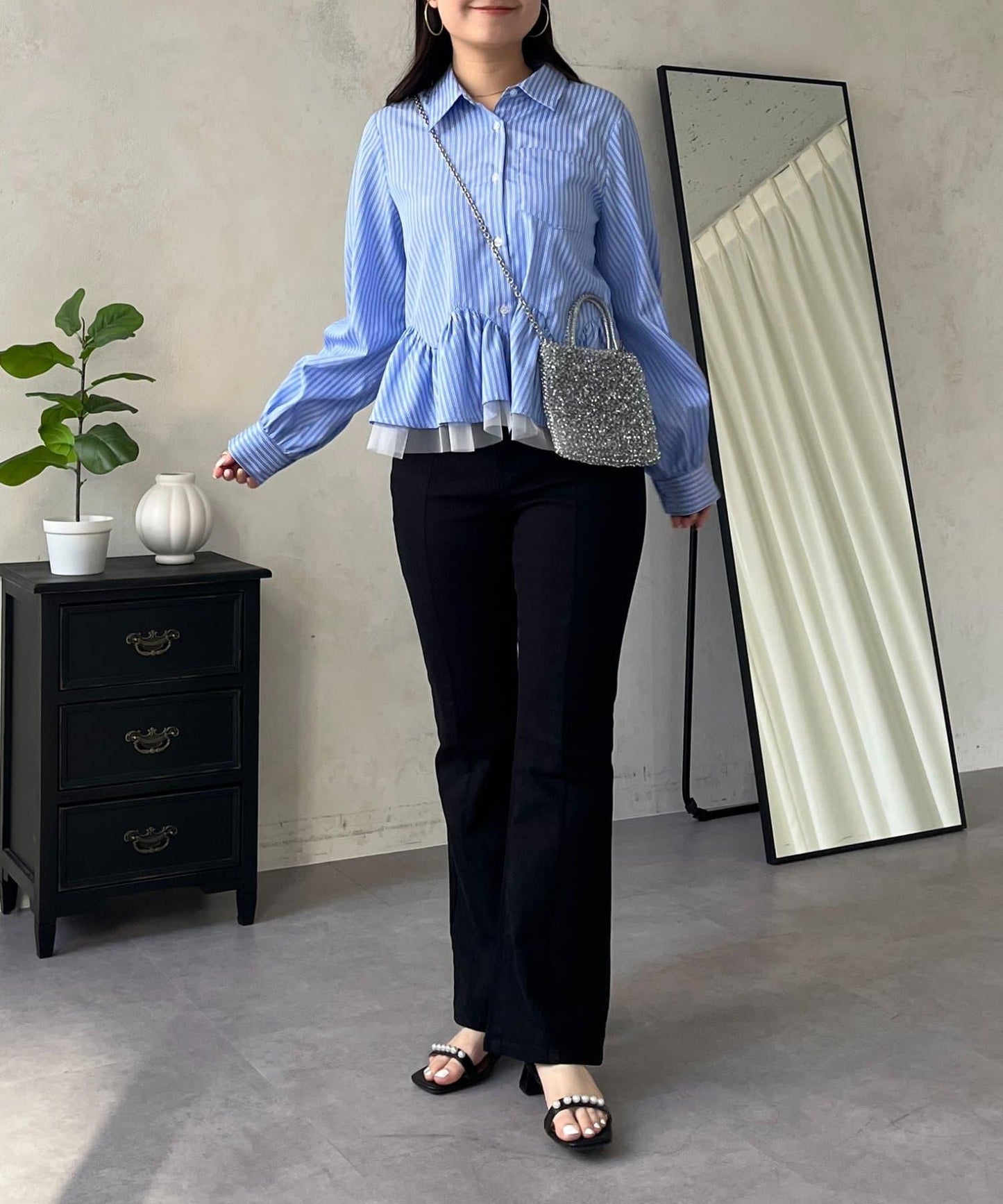 下襬荷葉邊網紗泡泡袖襯衫