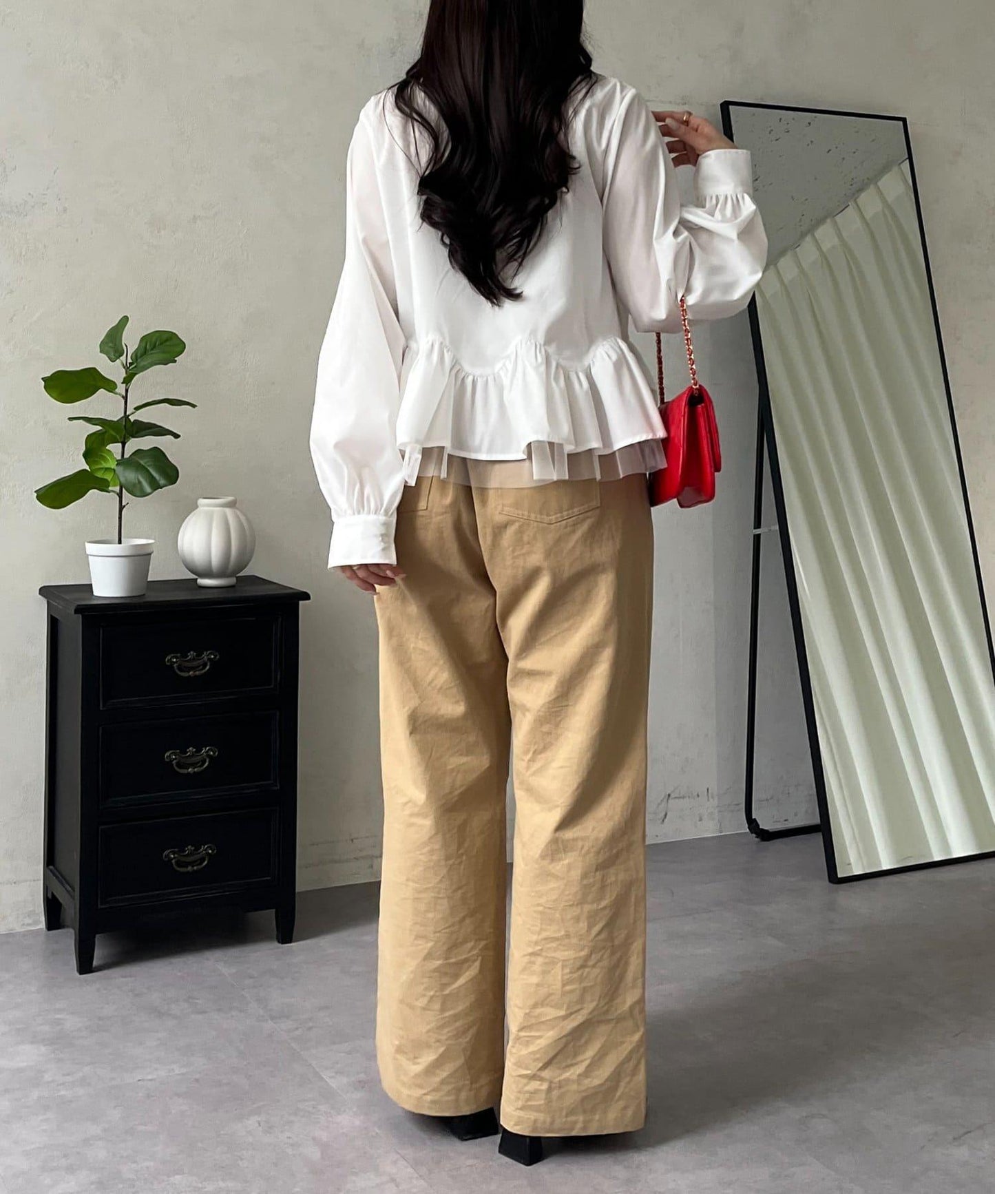 下襬荷葉邊網紗泡泡袖襯衫