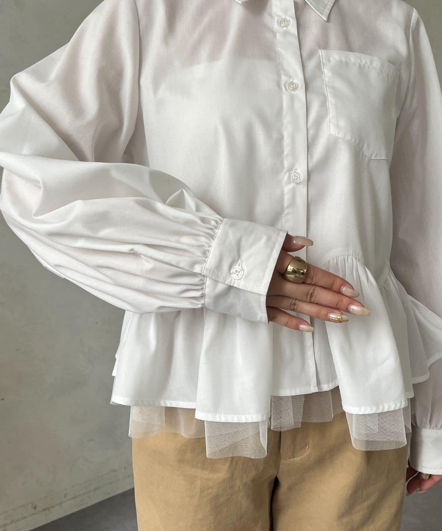 下襬荷葉邊網紗泡泡袖襯衫