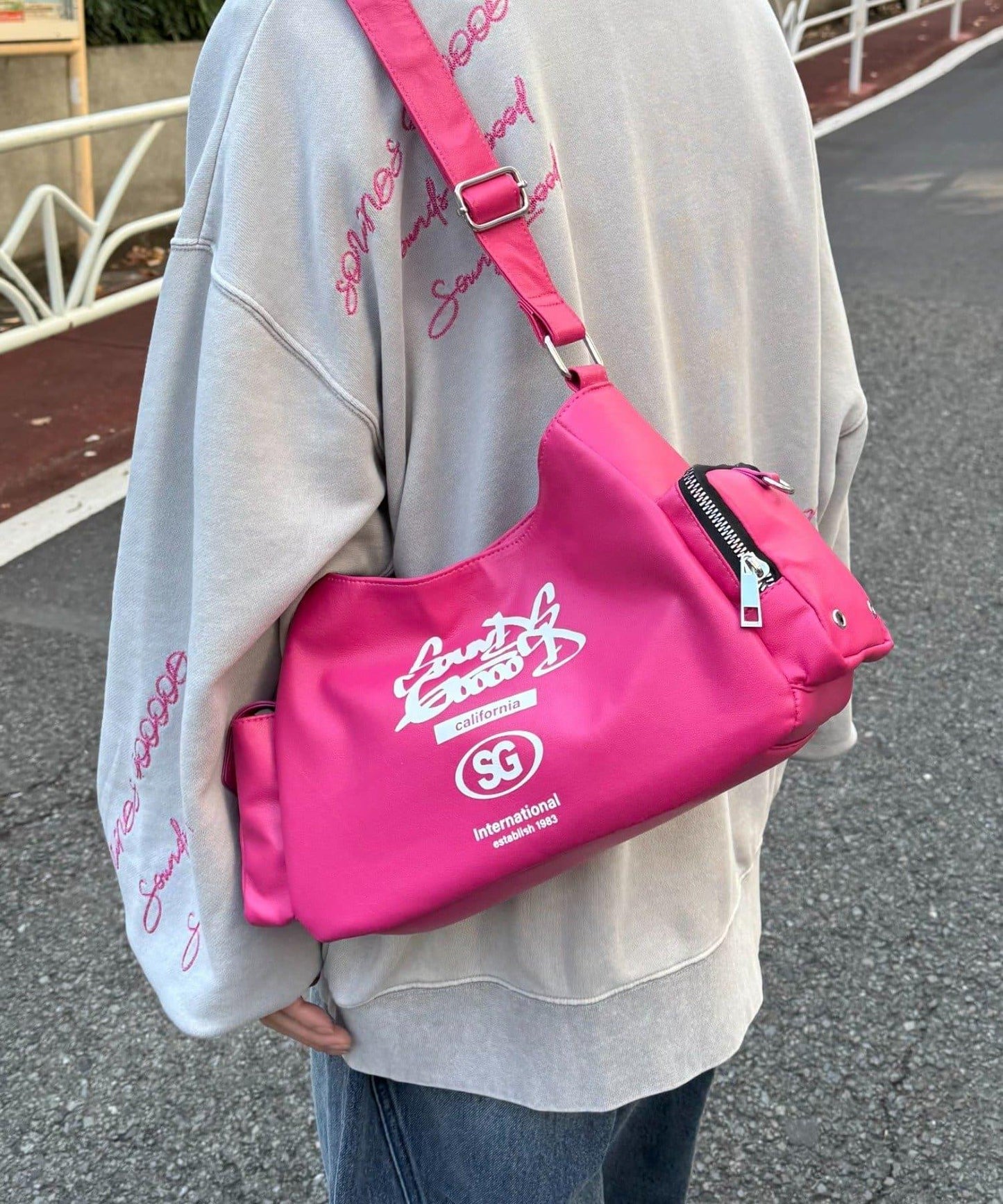 SOUNDS GOOOOD 皮質半月包