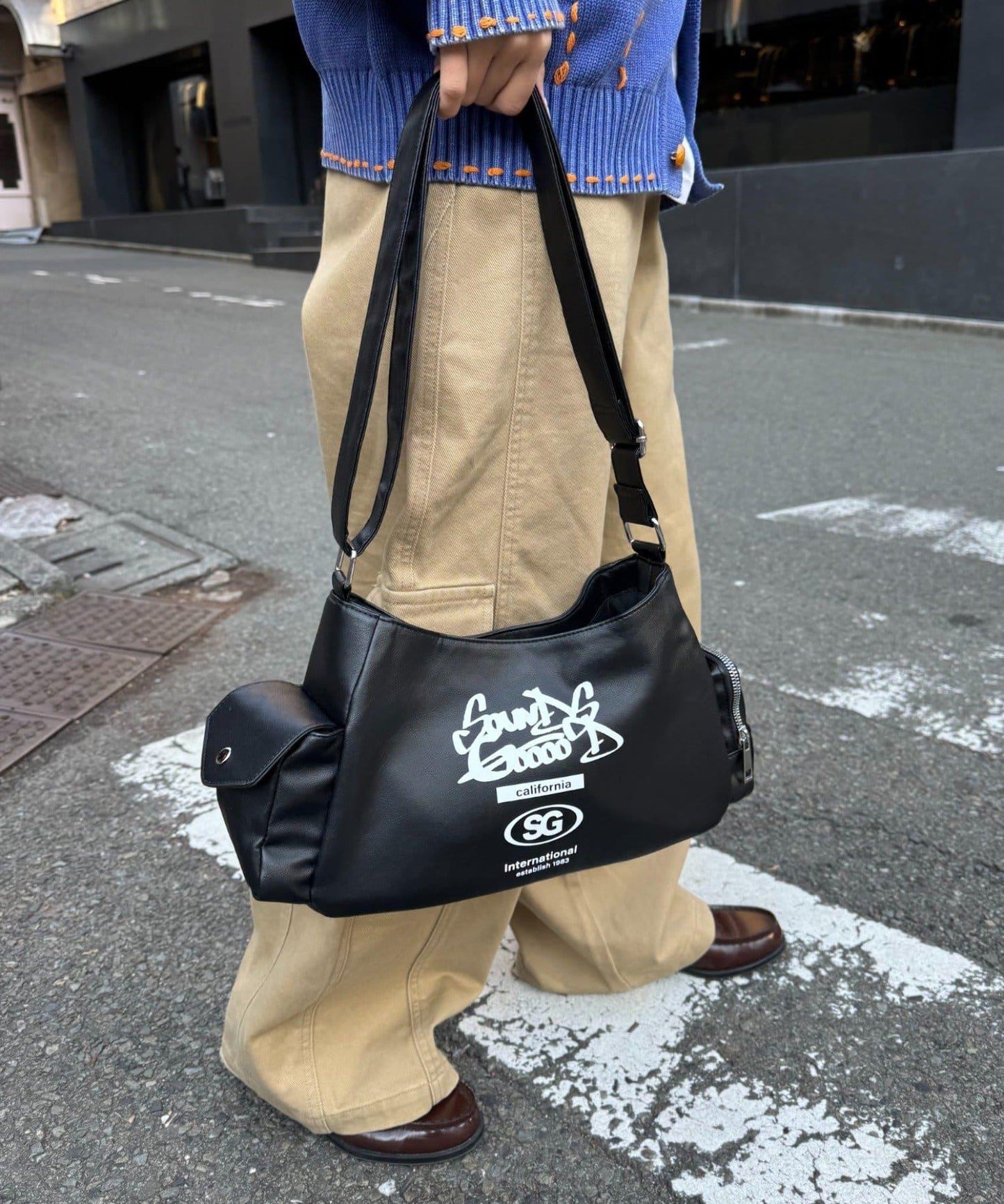 SOUNDS GOOOOD 皮質半月包