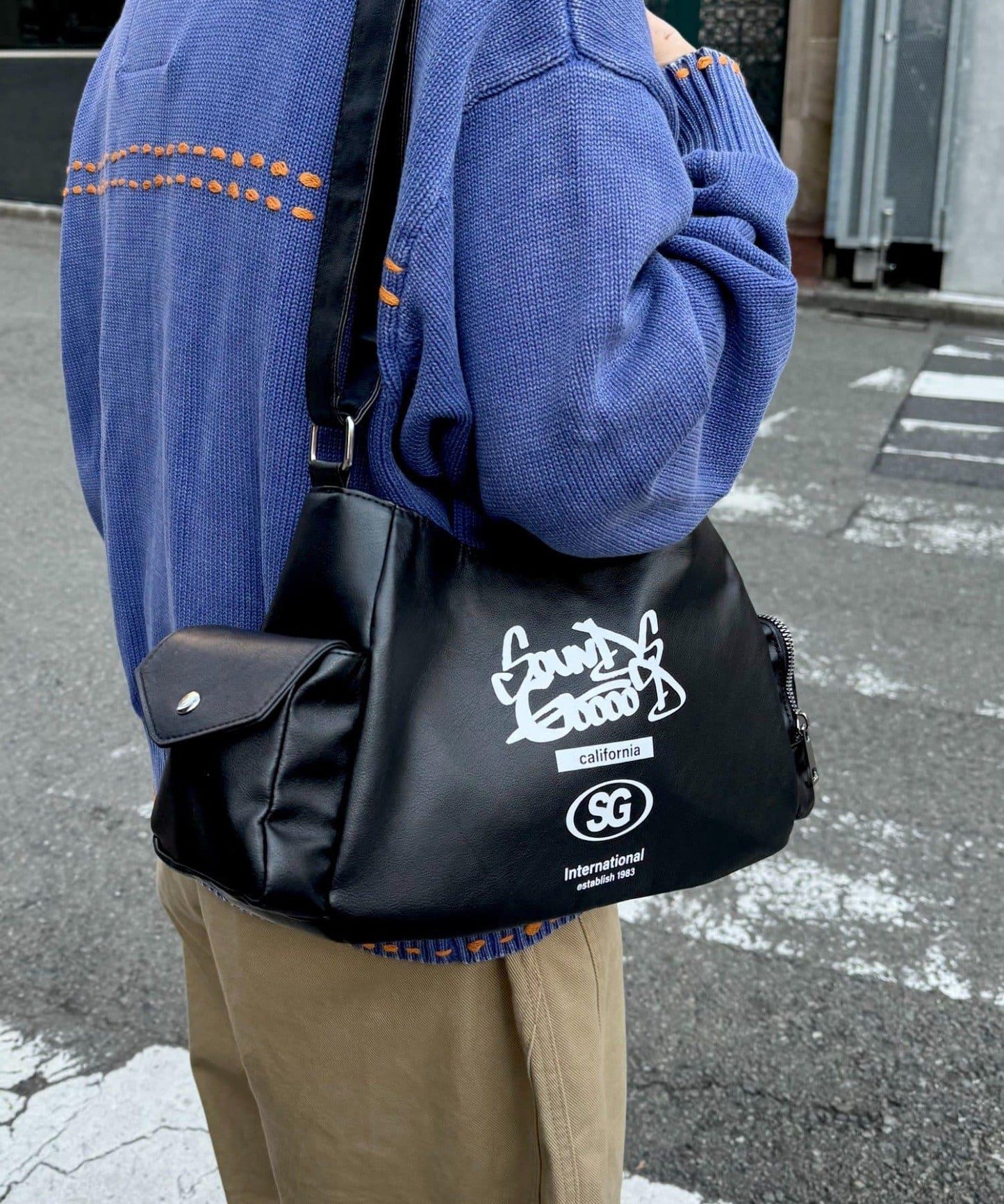 SOUNDS GOOOOD 皮質半月包