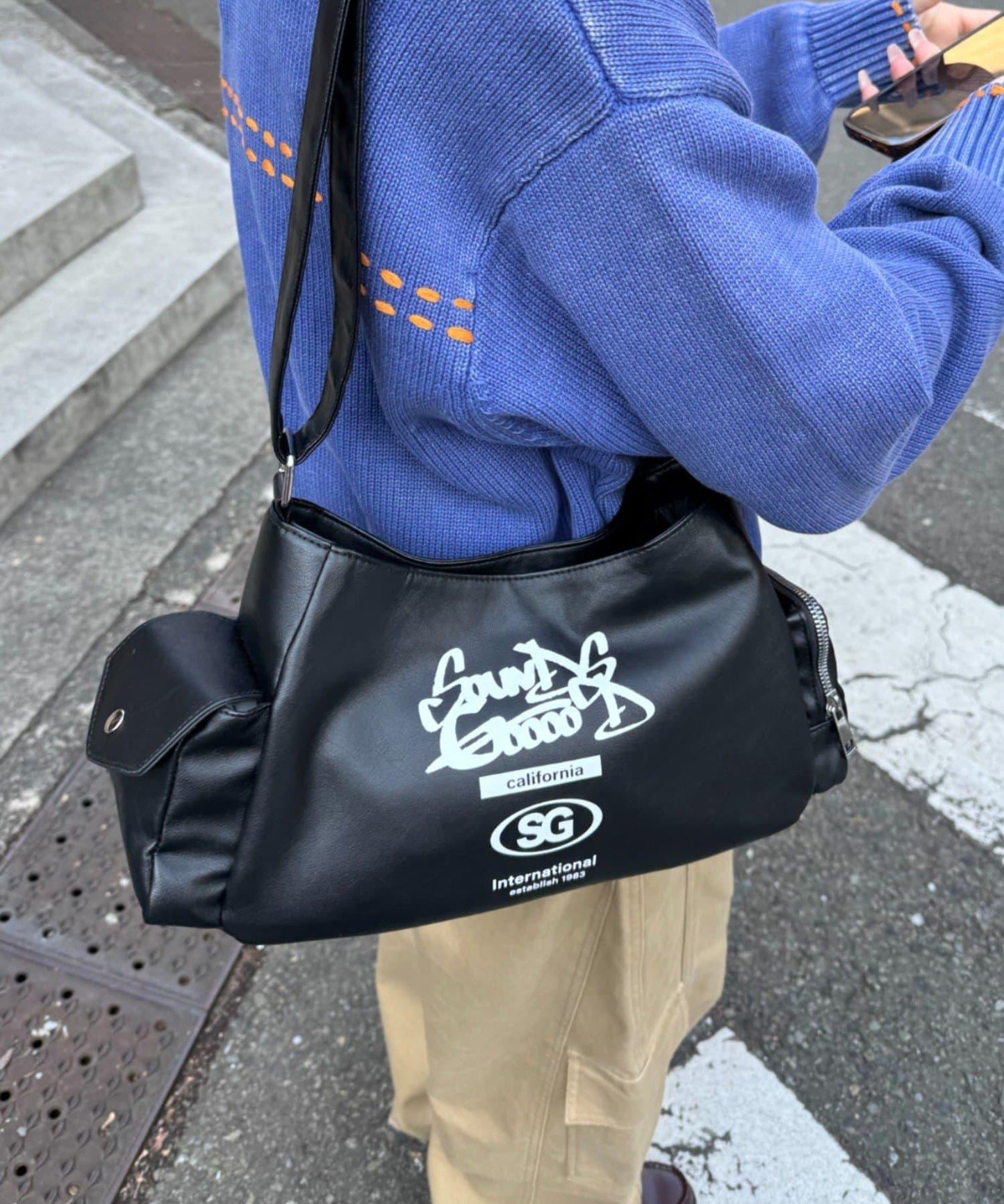 SOUNDS GOOOOD 皮質半月包