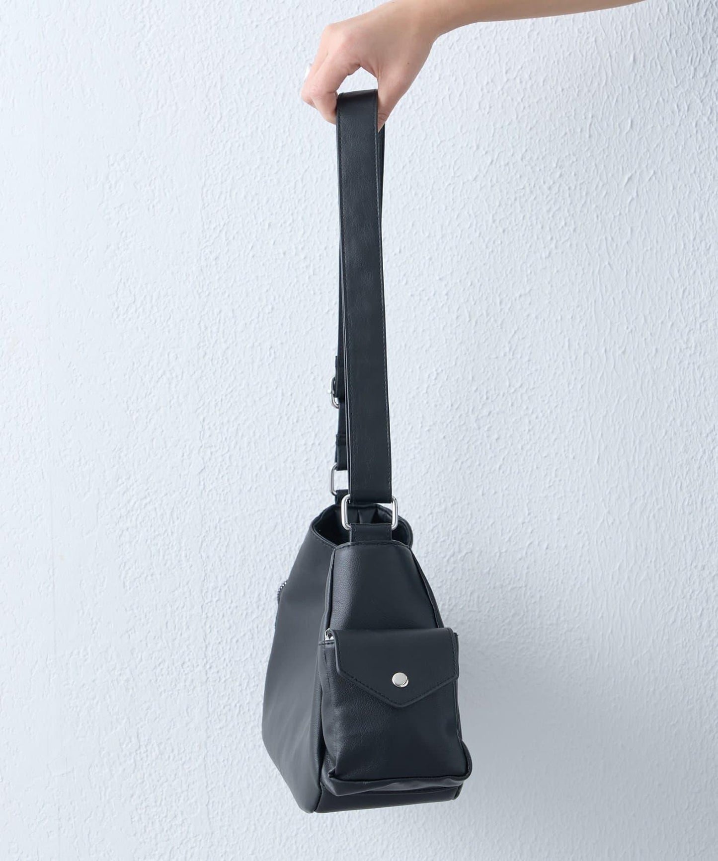 SOUNDS GOOOOD 皮質半月包