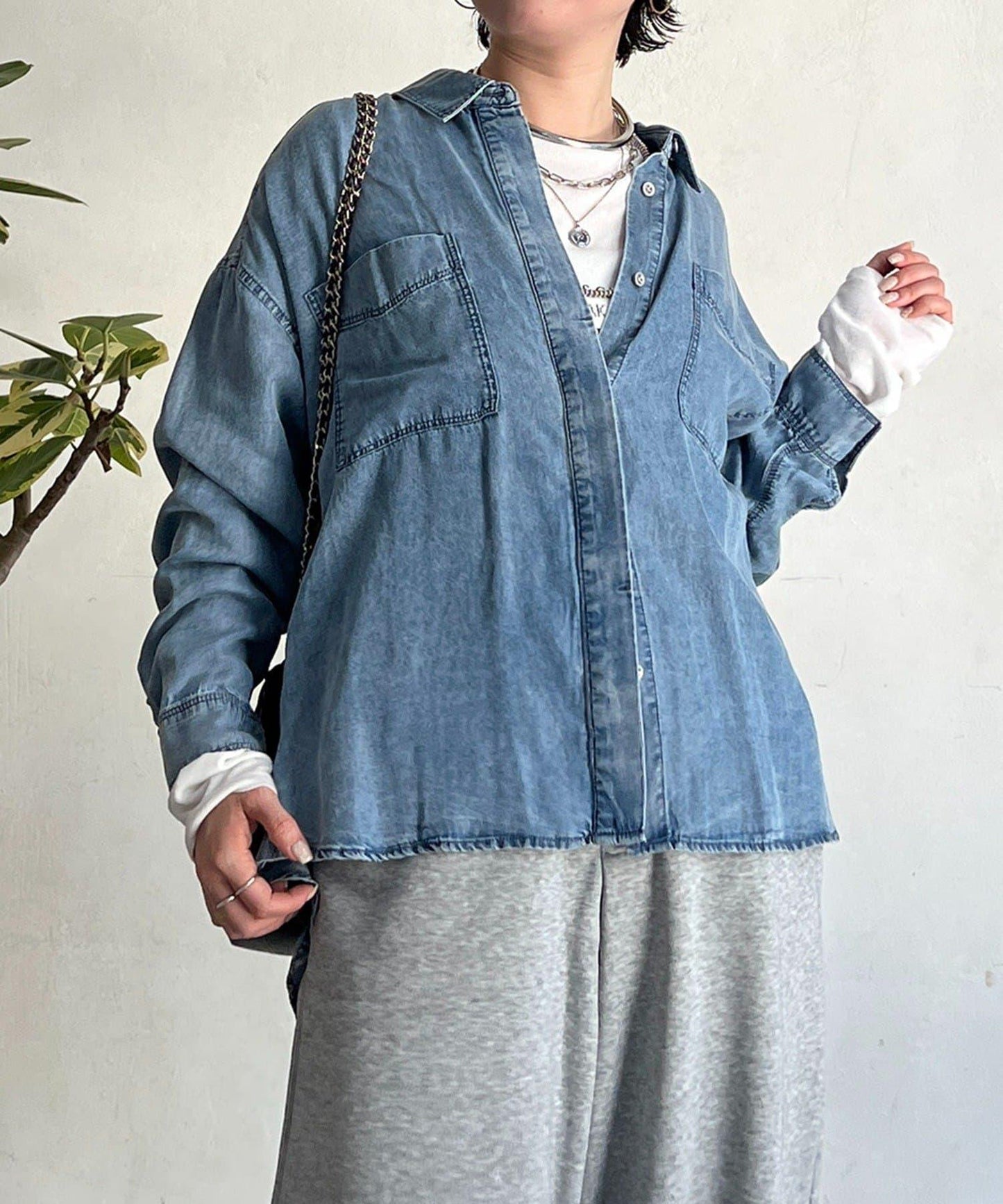 牛仔圓弧下襬襯衫