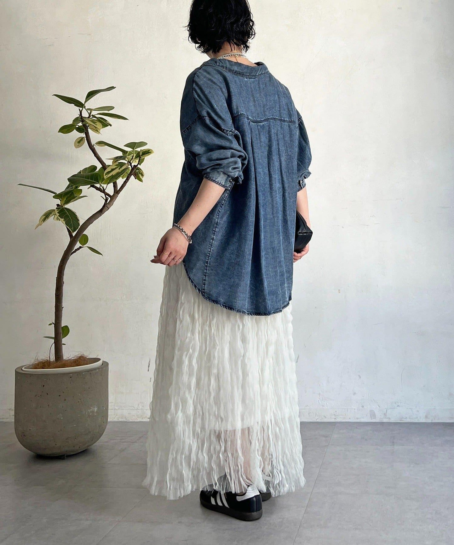 牛仔圓弧下襬襯衫