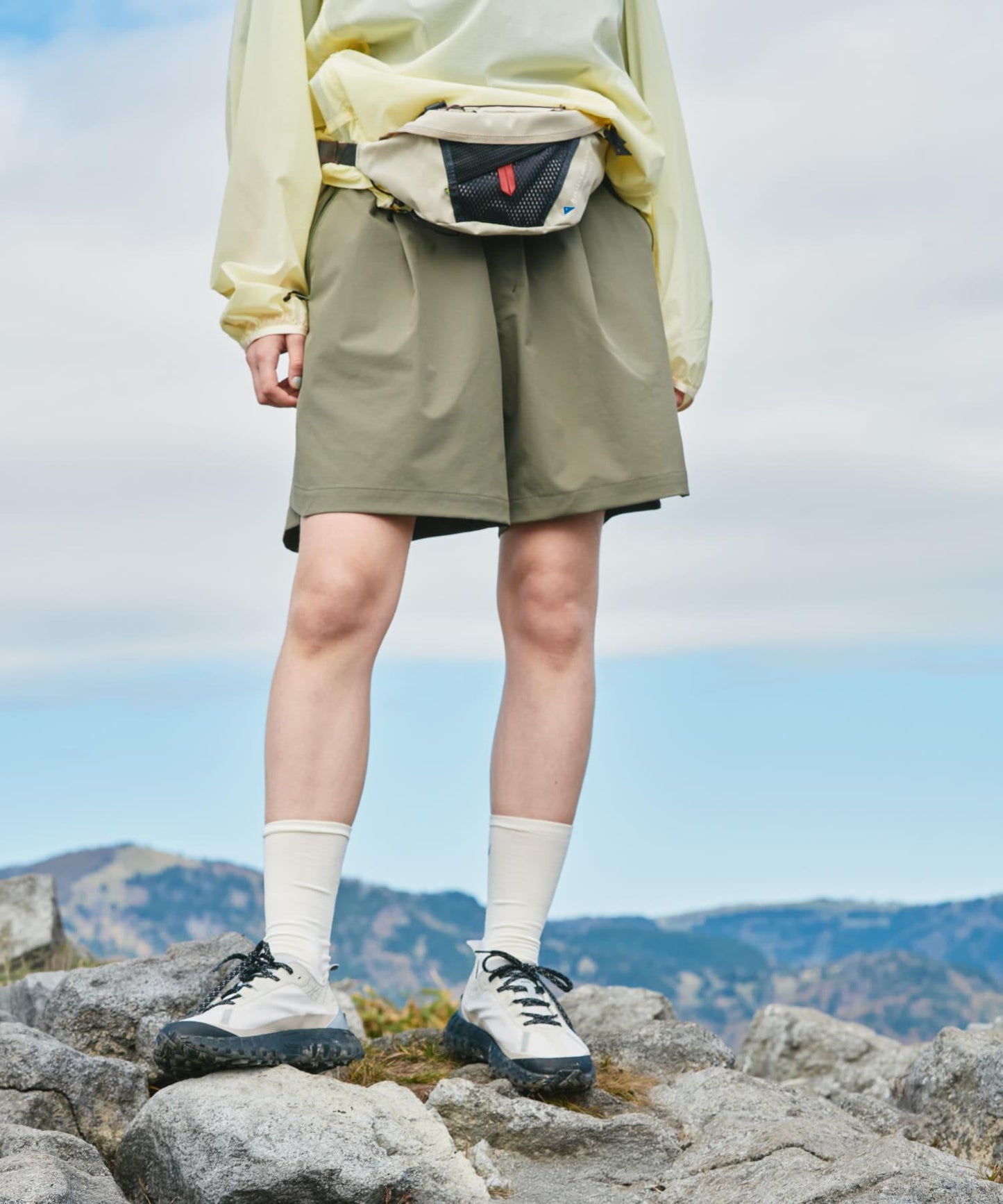 HIKE SHORTS 休閒短褲