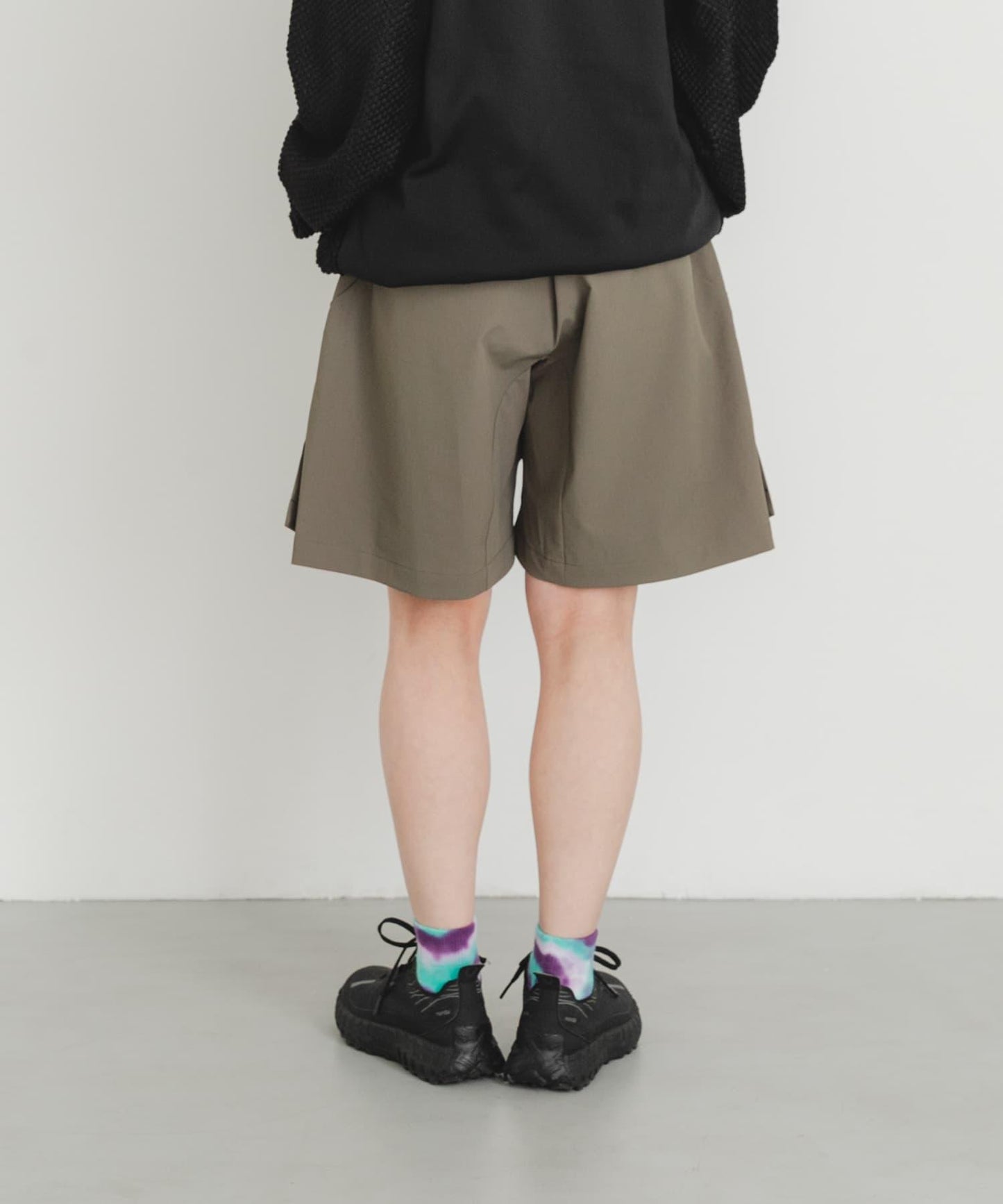 HIKE SHORTS 休閒短褲