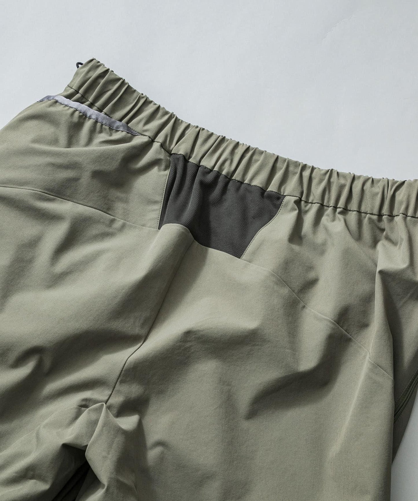 HIKE SHORTS 休閒短褲