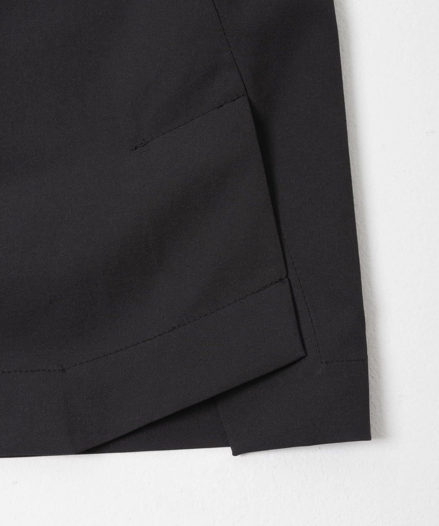 HIKE SHORTS 休閒短褲