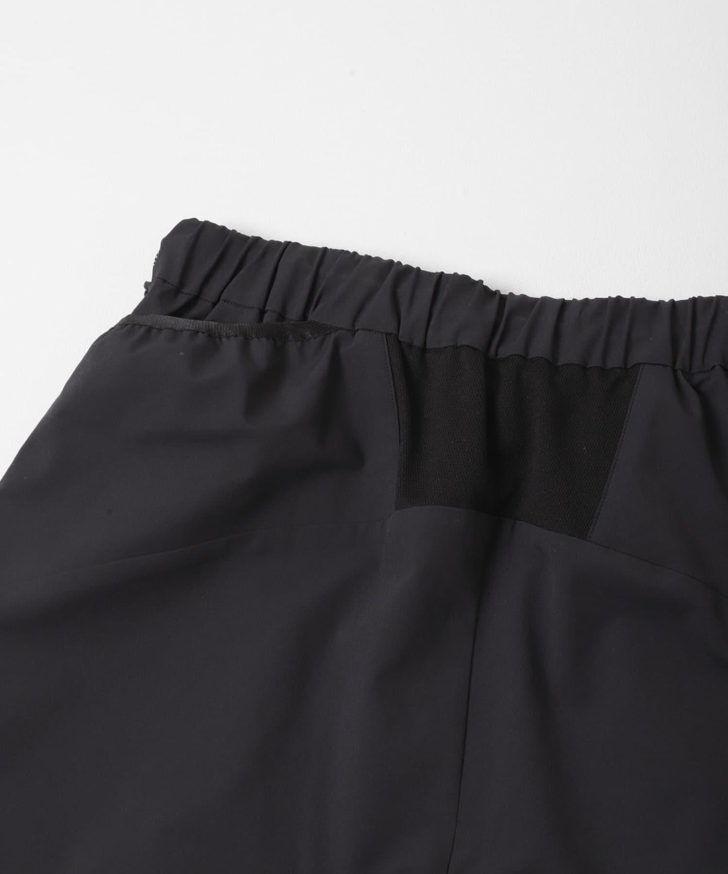 HIKE SHORTS 休閒短褲