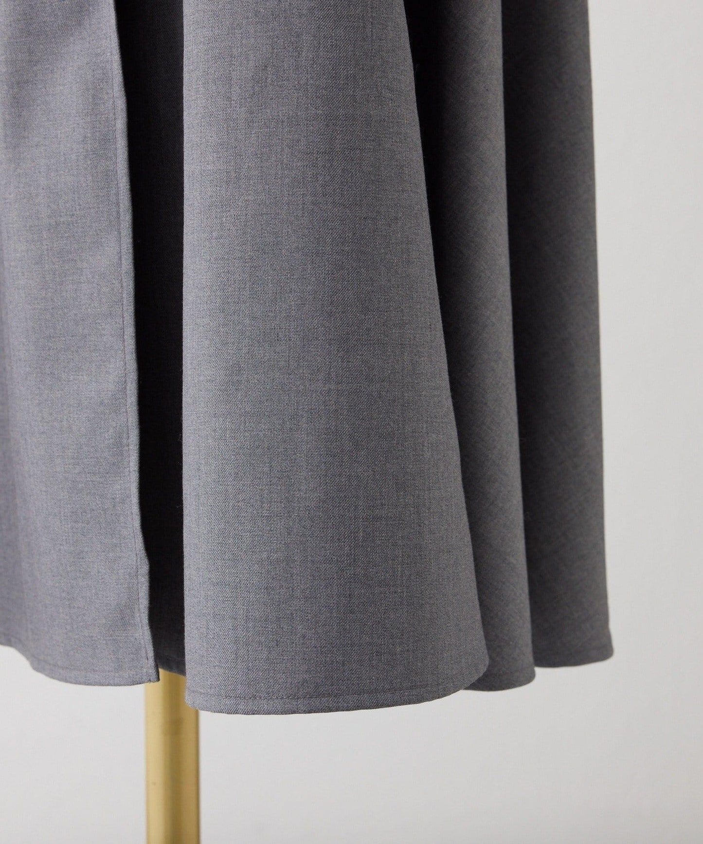 層疊設計＋後繫帶＋開叉＋長款半身裙