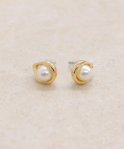 中央珍珠水滴耳釘