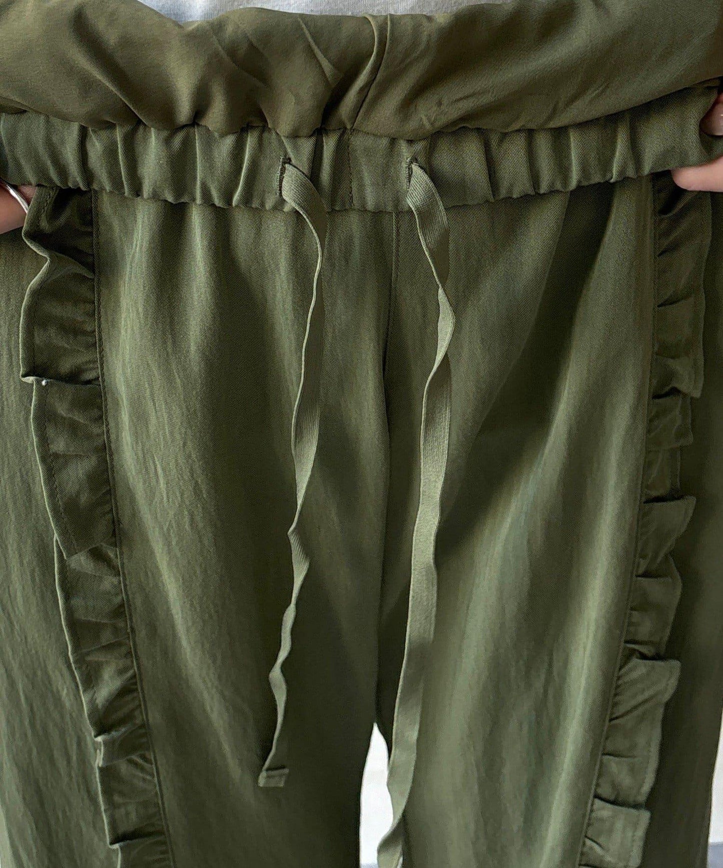 荷葉邊裝飾褲子（網絡）