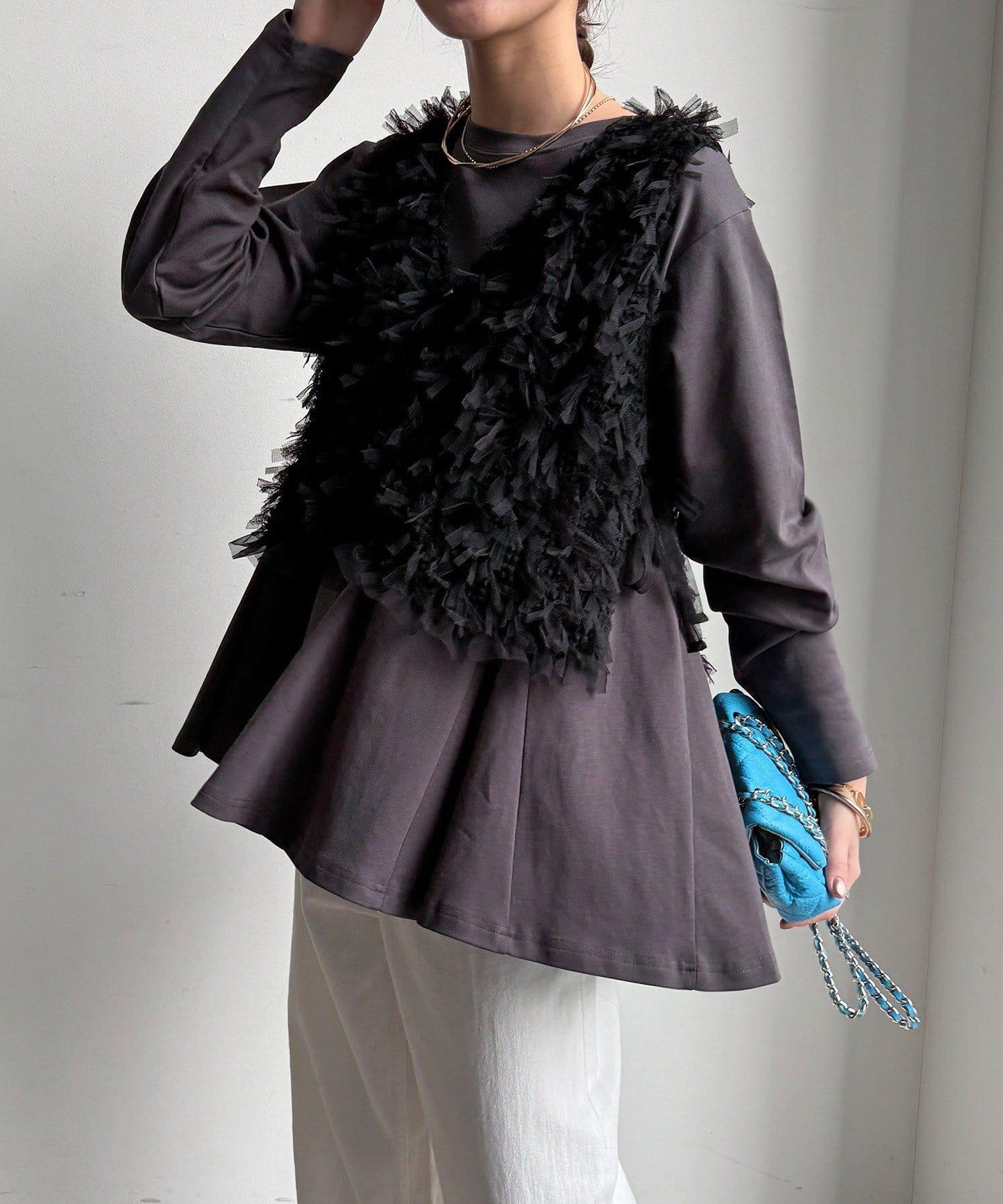 絲帶紗背心 × 傘擺套頭衫套裝