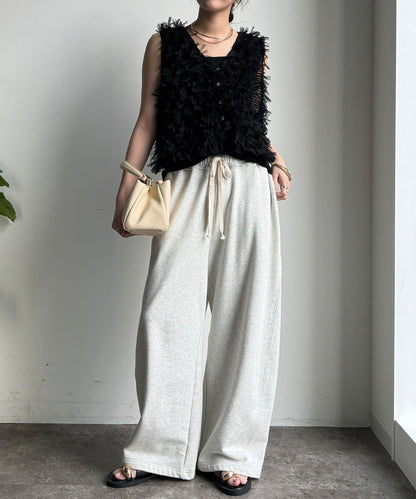 絲帶紗背心 × 傘擺套頭衫套裝