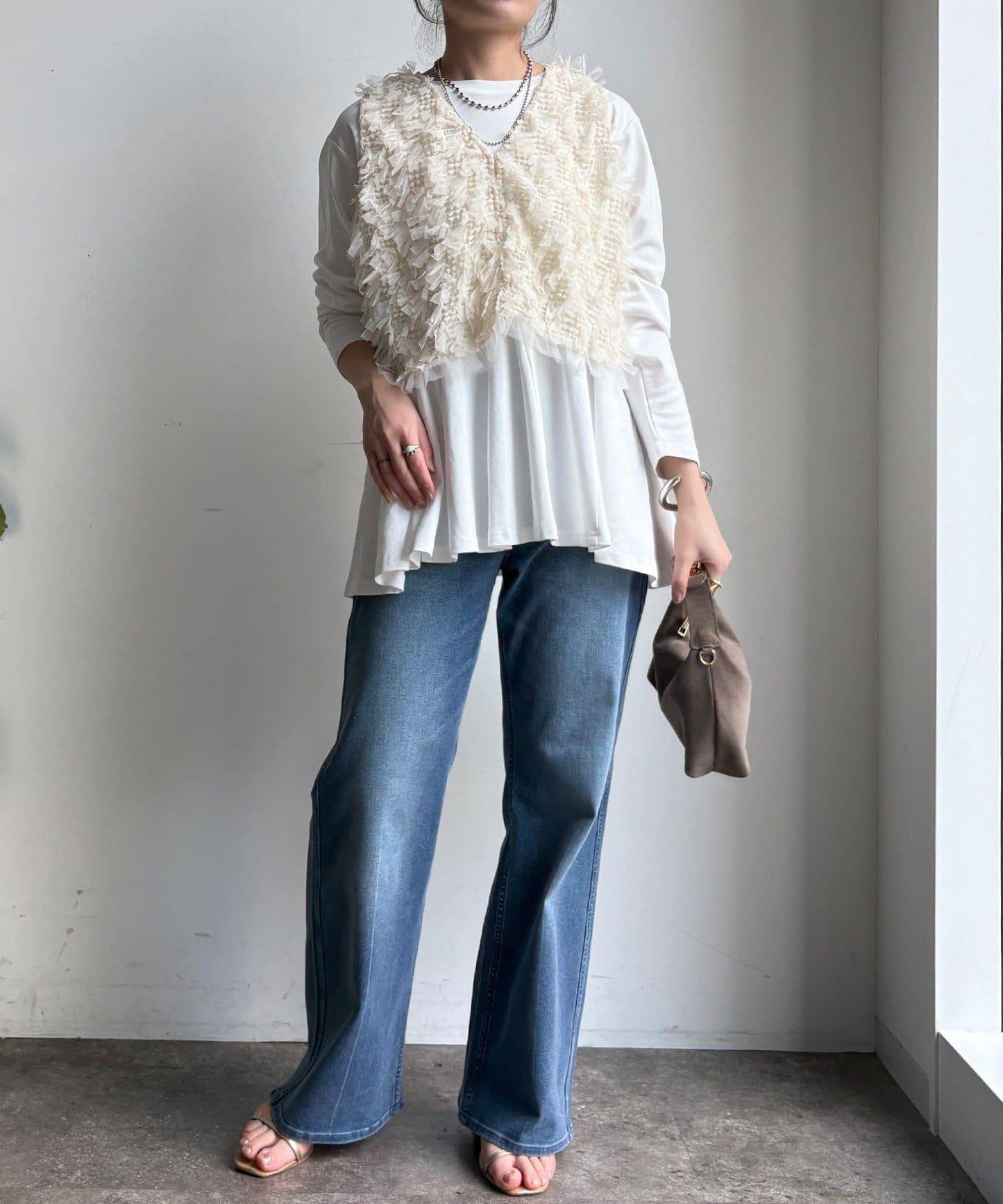 絲帶紗背心 × 傘擺套頭衫套裝