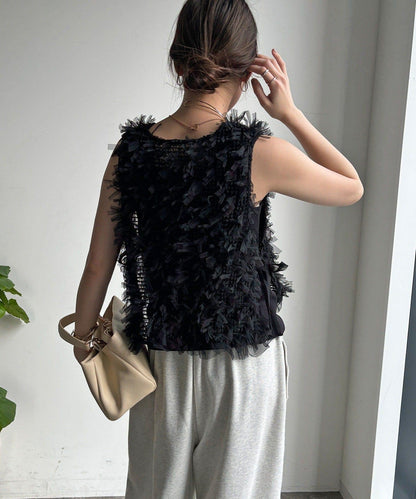 絲帶紗背心 × 傘擺套頭衫套裝