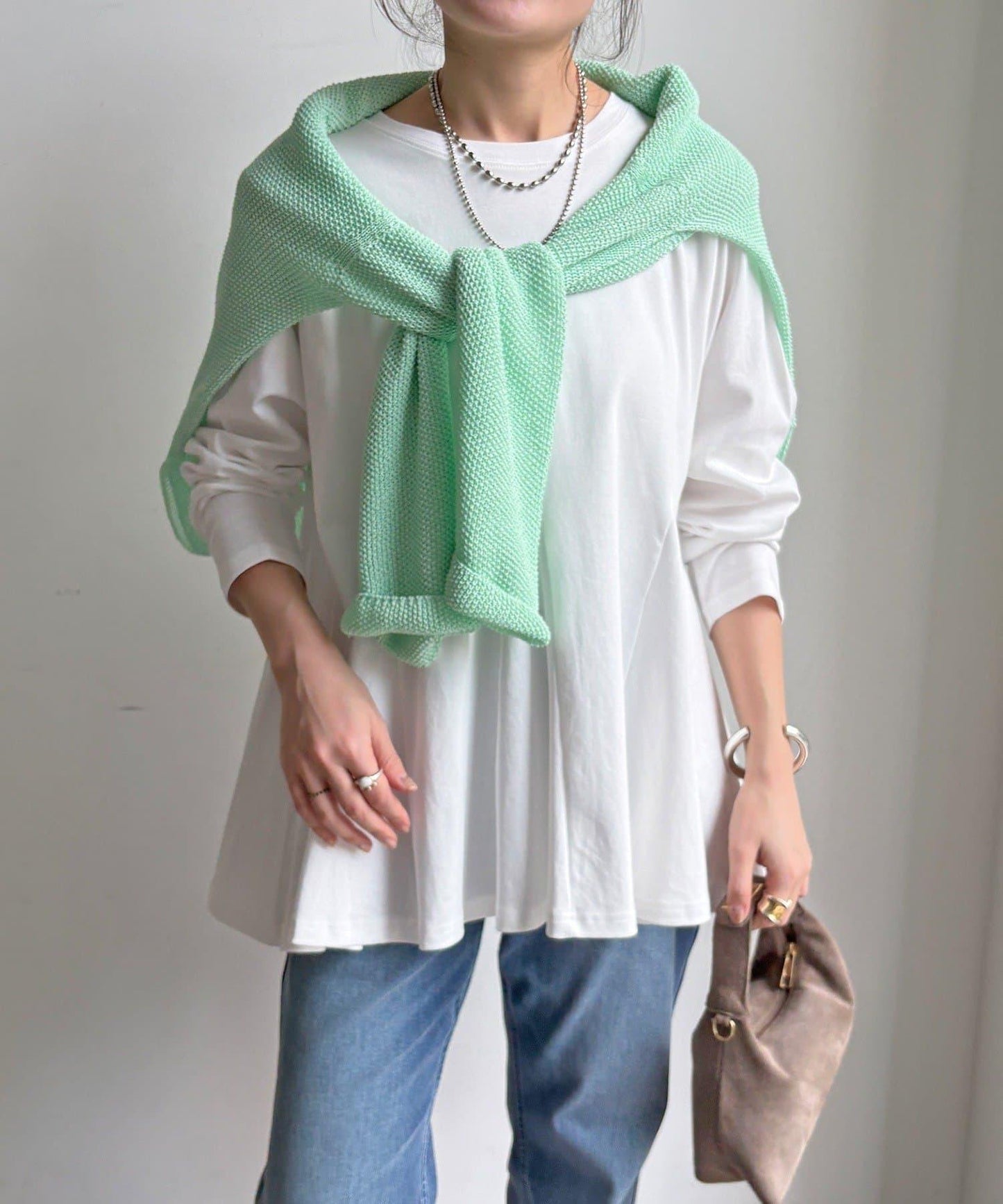 絲帶紗背心 × 傘擺套頭衫套裝