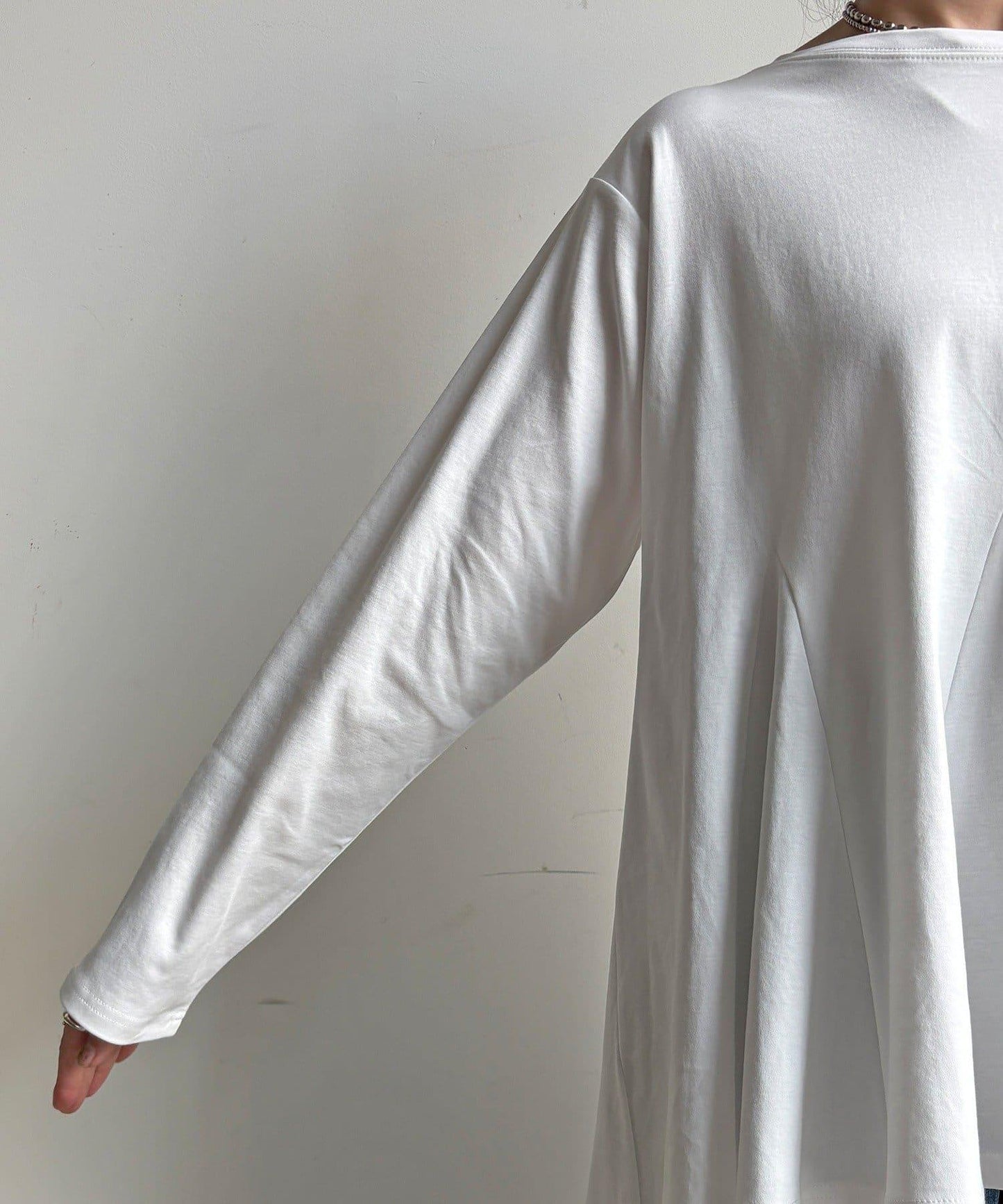 絲帶紗背心 × 傘擺套頭衫套裝