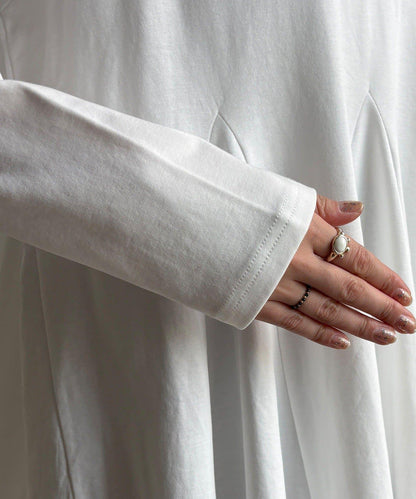 絲帶紗背心 × 傘擺套頭衫套裝