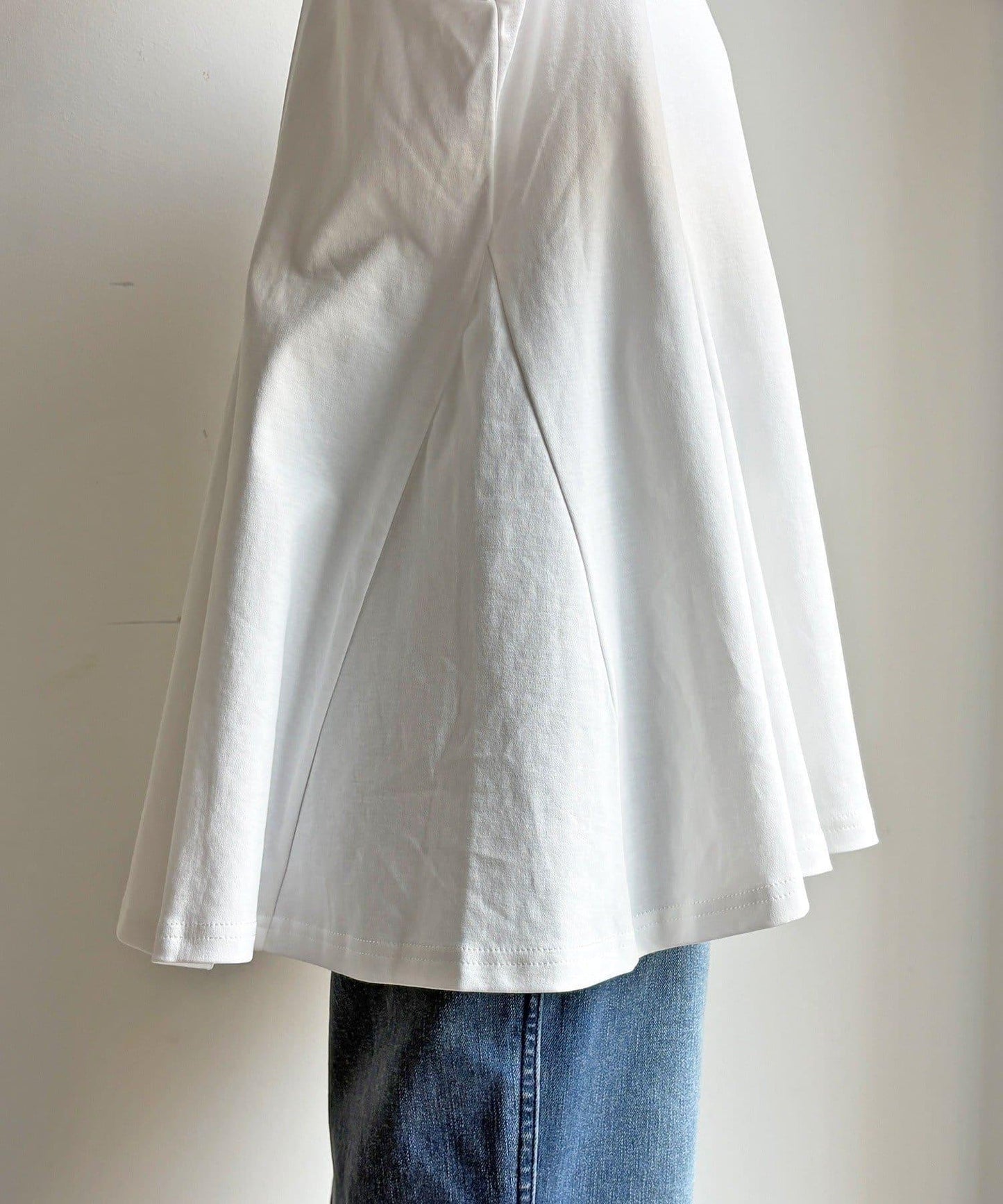 絲帶紗背心 × 傘擺套頭衫套裝