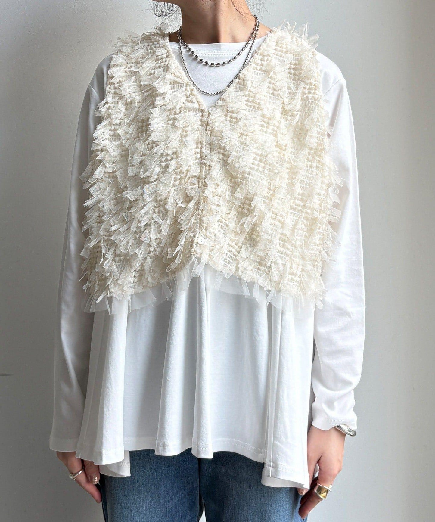 絲帶紗背心 × 傘擺套頭衫套裝