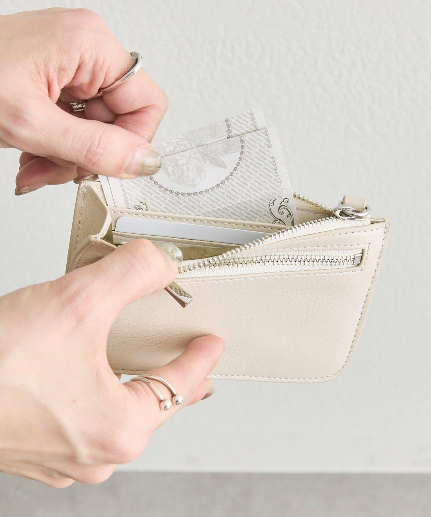 《本革》 迷你皮革卡片零錢包